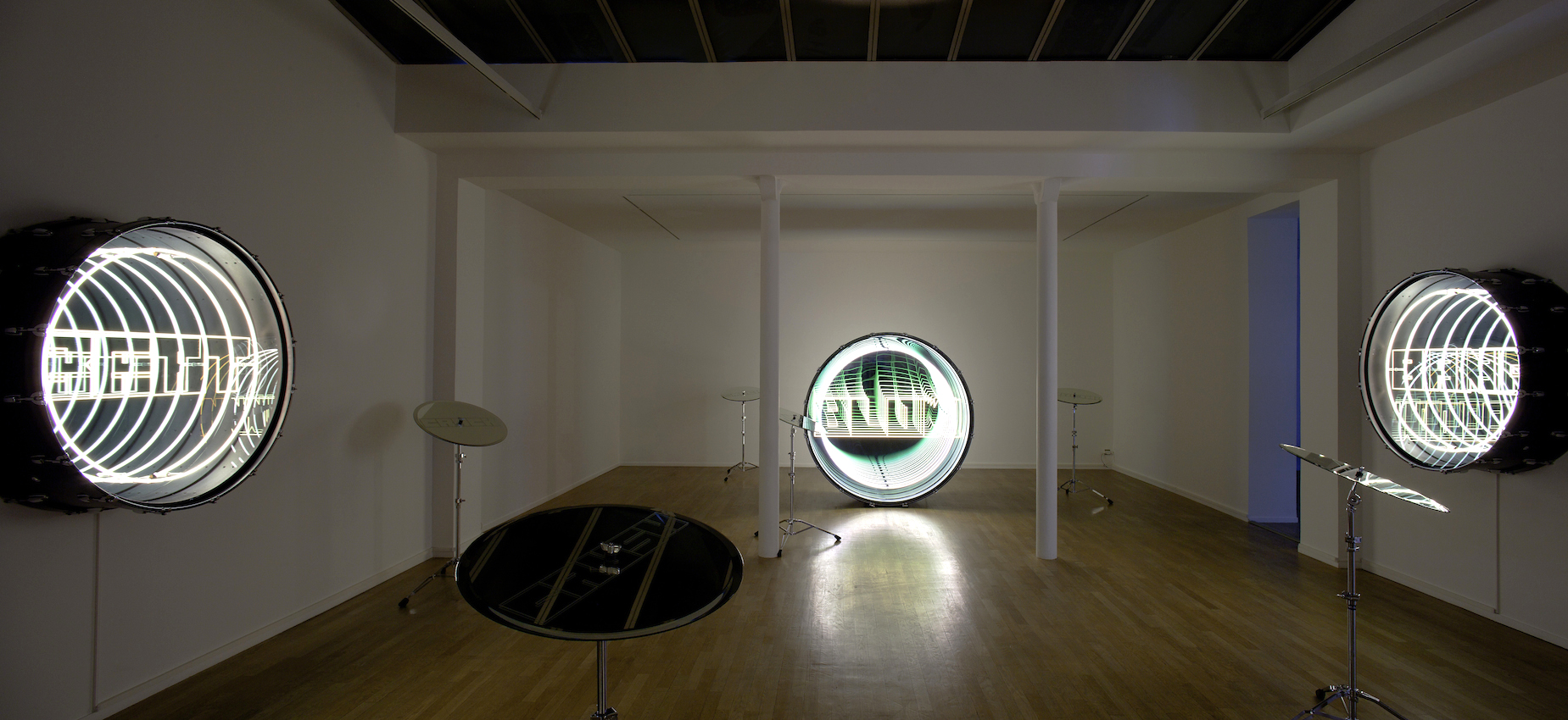 Views of the exhibition of Ivan Navarro, "Fanfare", 2017 Photo: B.Huet-Tutti Courtesy Galerie Daniel Templon, Paris and Bruxelles.
