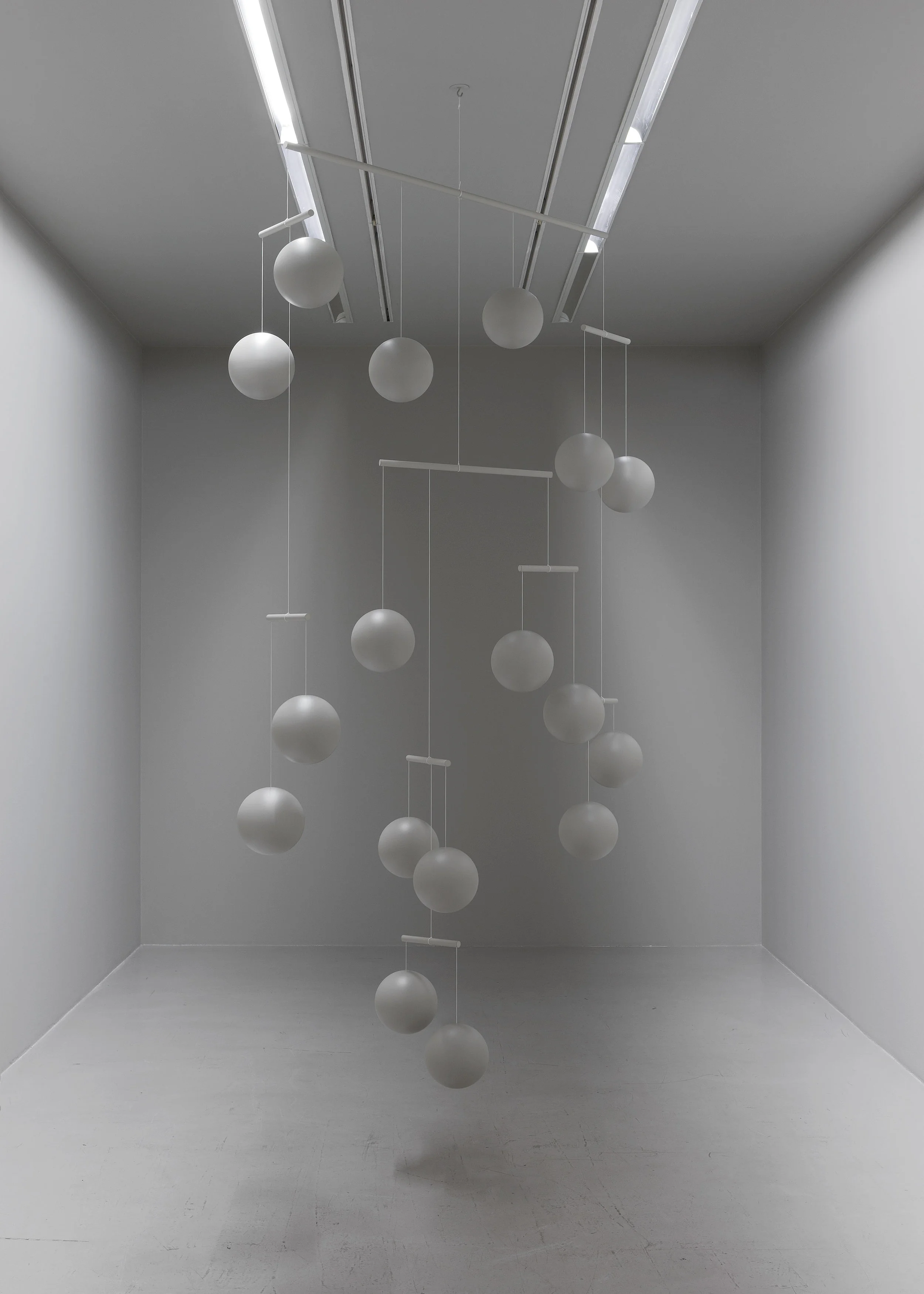 View of the exhibition Xavier Veilhan Flying V at Perrotin Paris from September 7 to September 23, 2017 Photo: Claire Dorn © Xavier Veilhan / ADAGP, Paris, 2017 Courtesy Perrotin