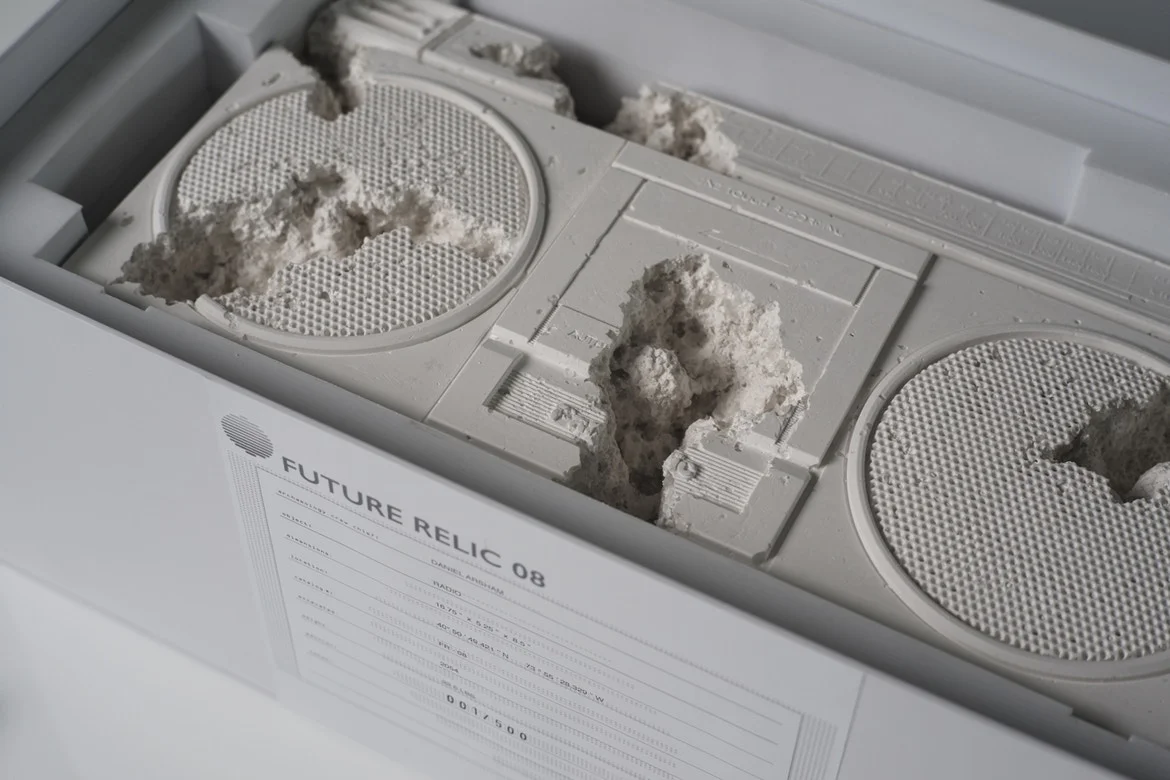 http---hypebeast.com-image-2017-09-daniel-arsham-future-relic-08-exclusive-1.jpg