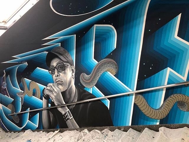 @djkrushofficial by @tkg_tkj with @leftychula for the Semba Mural Project in Osaka. Inspired by the release of his new album「TRICKSTER」

#mow #musiconwalls #musicart #music #djkrush #TamagoKakeGohan #sembamural #muralart #streetart #urbanart #trickst