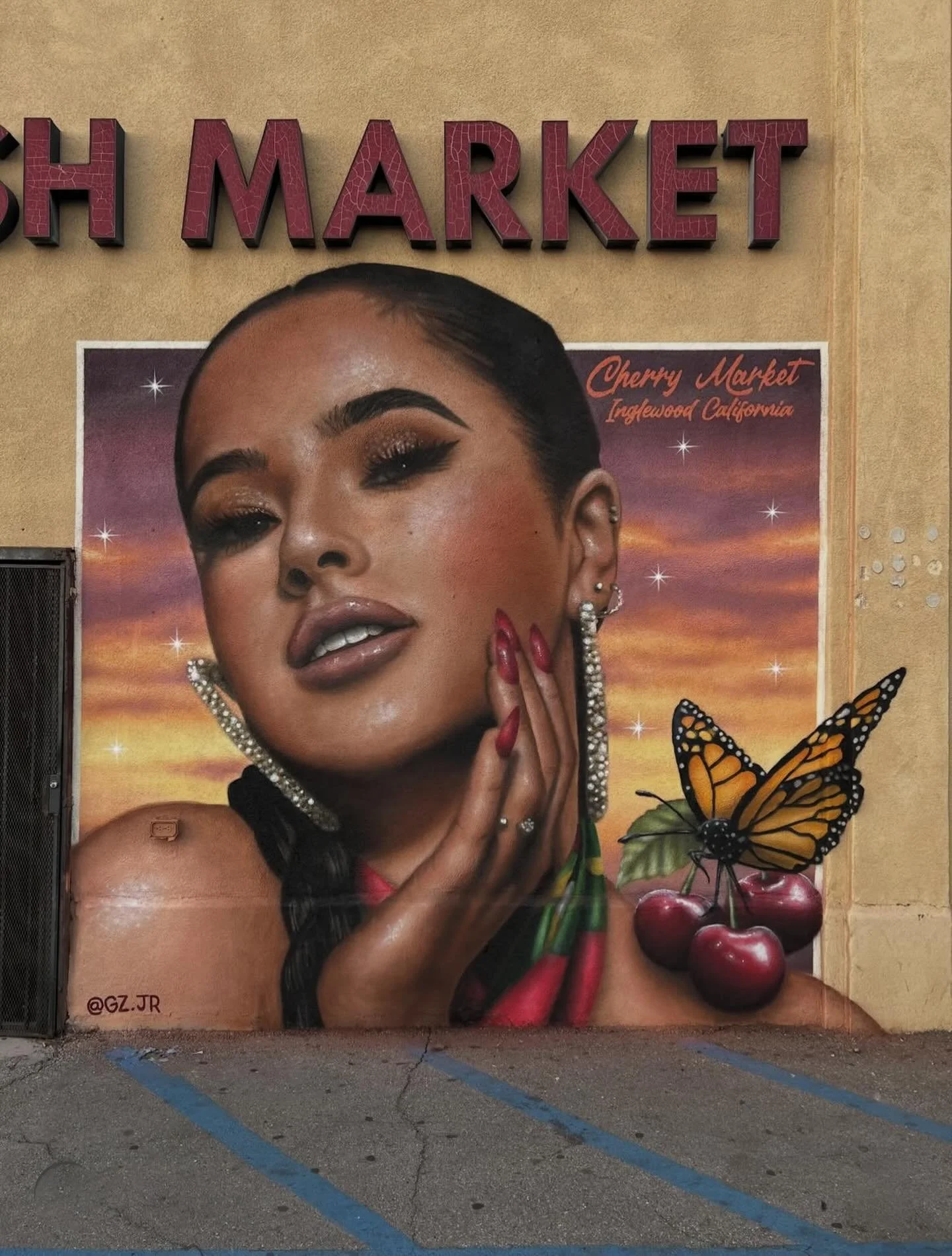 New @iambeckyg mural by @gz.jr in Inglewood. 

📍: 120 S Eucalyptus Ave, Inglewood, CA 90301

#mow #musiconwalls #gzjr