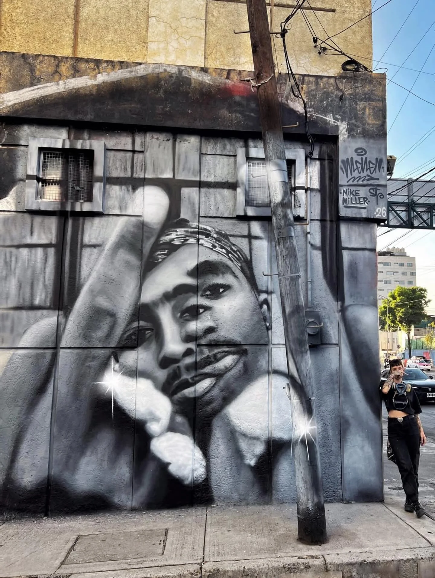 @2pac tribute mural by @meme.stp inspired by @mikemillerphoto&rsquo;s photo

#mow #musiconwalls #memestp #mikemillerphoto #2pac