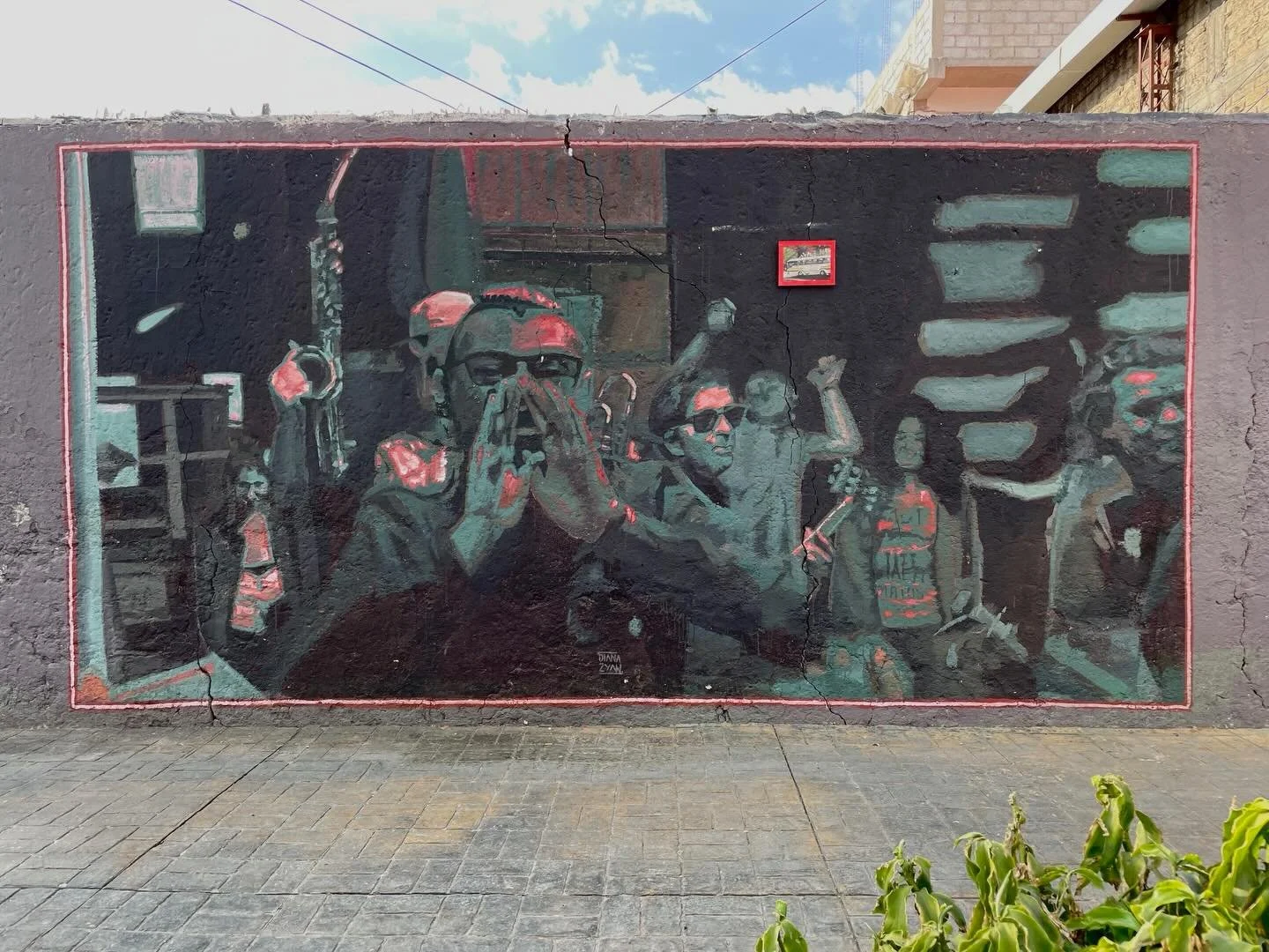 @diana_zyan for Pante&oacute;n Rococ&oacute;&rsquo;s 30th anniversary, a small tribute among several murals created for this great band with such a rich history. 

Diana was assigned &laquo;&nbsp;El &uacute;ltimo ska&nbsp;&raquo; (The Last Ska), inte