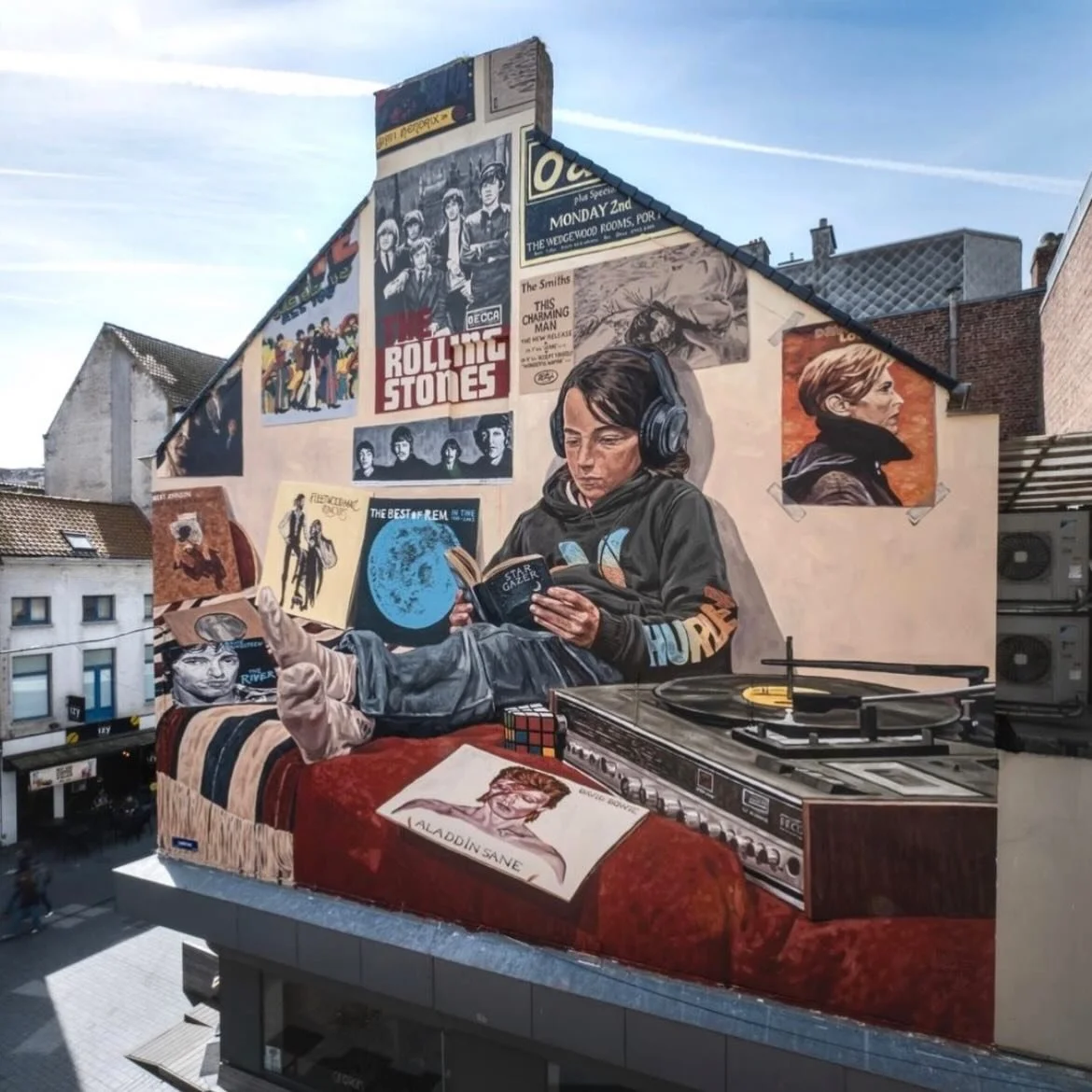 @mariana95santos in Ostend, Belgium for @thecrystalshipoostende 

Photo by @jules_cesure 

#mow #musiconwalls #mariana95santos