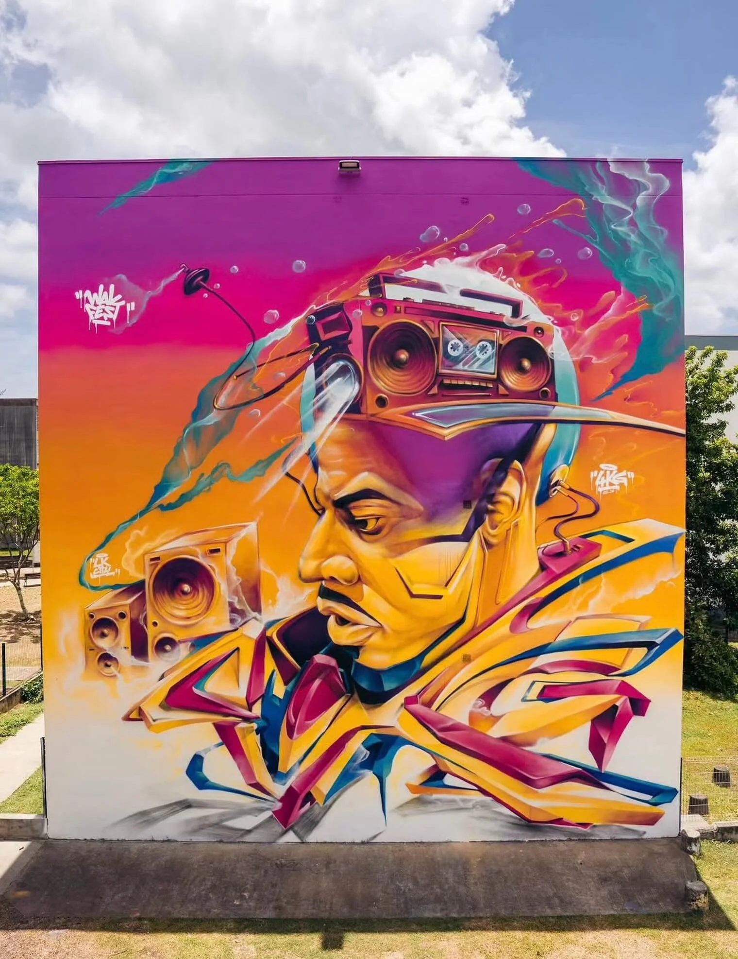 *TI&Eacute;KAR* by @graf4kg for @walfest971 in Guadeloupe

Society is transforming, and humanity must stand at the very heart of this change&mdash;acting as its driving force.

The reference to the &laquo;&nbsp;radio&nbsp;&raquo; or &laquo;&nbsp;tran