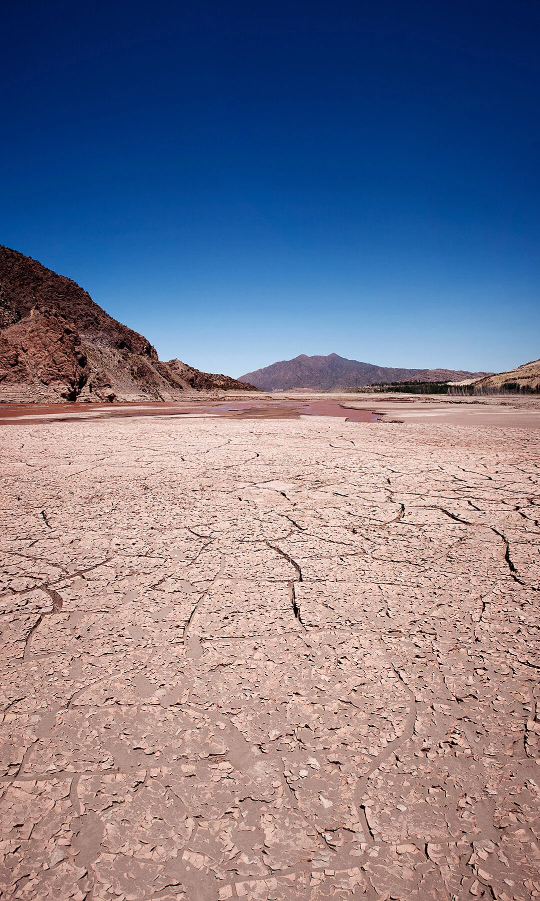 chile-fine-art-blackoffice-03.jpg