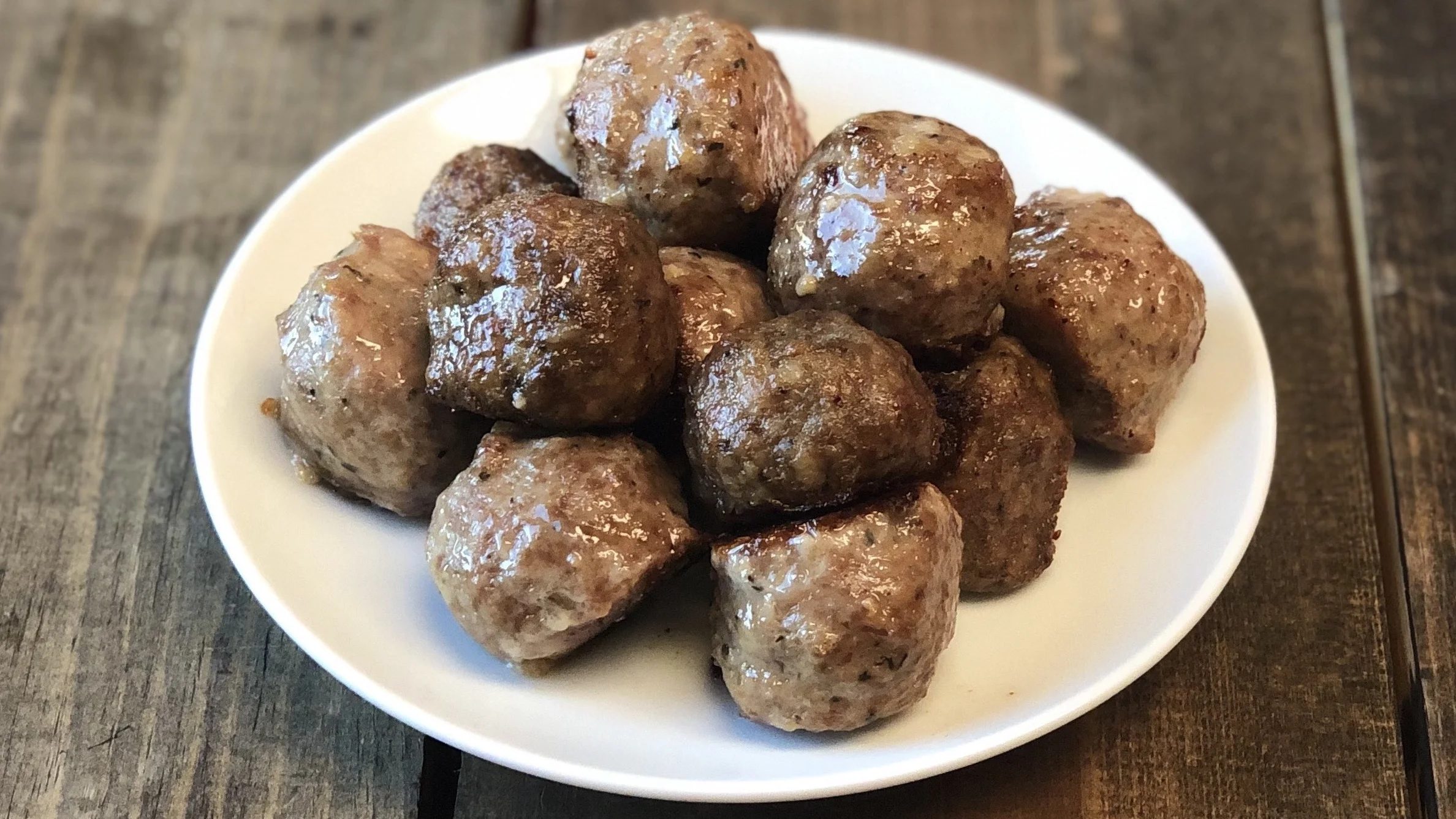 Italian Style Meatballs 16x9 Zoom.jpg