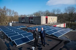Rooftop Energy plaatste op basisschool De Schakel zonnepanelen Foto: Marjolijn Pokorny