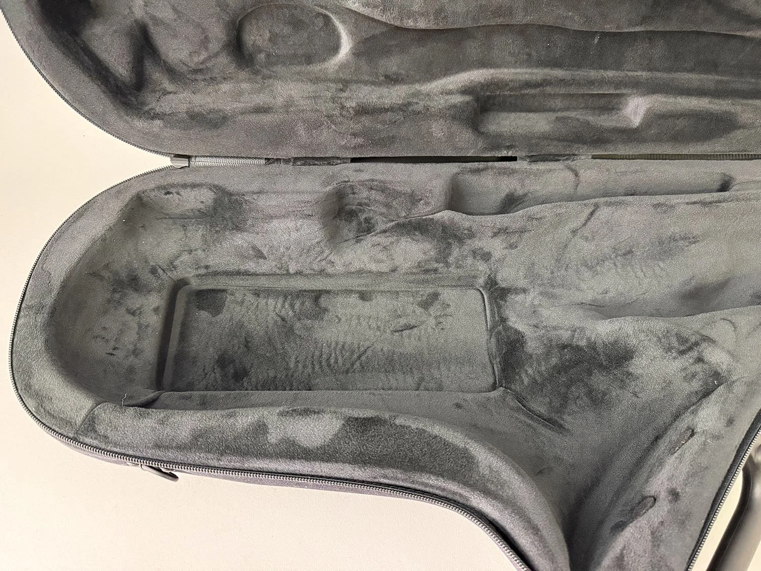 BAM-SOFTPACK-tenor-case_BarnardRepair_04.jpeg