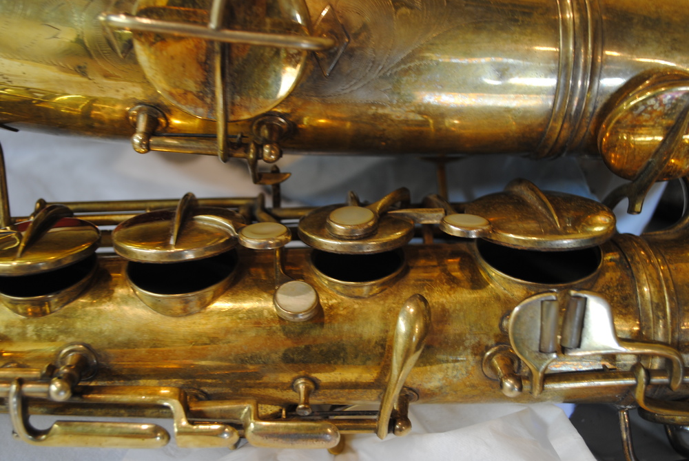 05-BarnardRepair_Conn-ChuBerry-Tenor-RightHandKeys_before.jpg