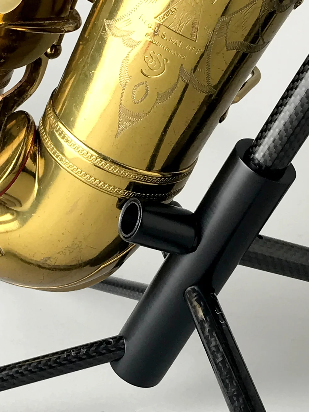 BarnardRepair_ForSale_WoodwindDesignsCarbonFiberSaxStands_02.jpg