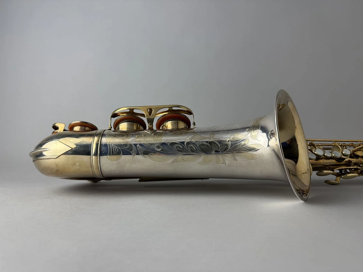 King-Super-20-Silver-Sonic-with-Gold-Plate-Tenor_349xxx_BarnardRepair_14.jpeg