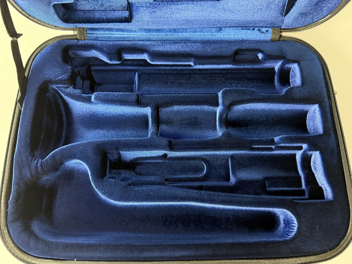 Protect-Bb-Clarinet-Zip-ABS-Case_BarnardRepair_05.jpeg