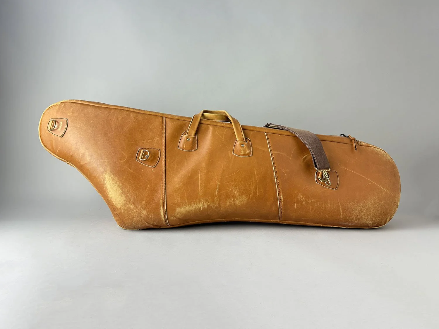 Reunion-Blues-Brown-Leather-Low-A-Bari-Gig-Bag_BarnardRepair_03.jpeg