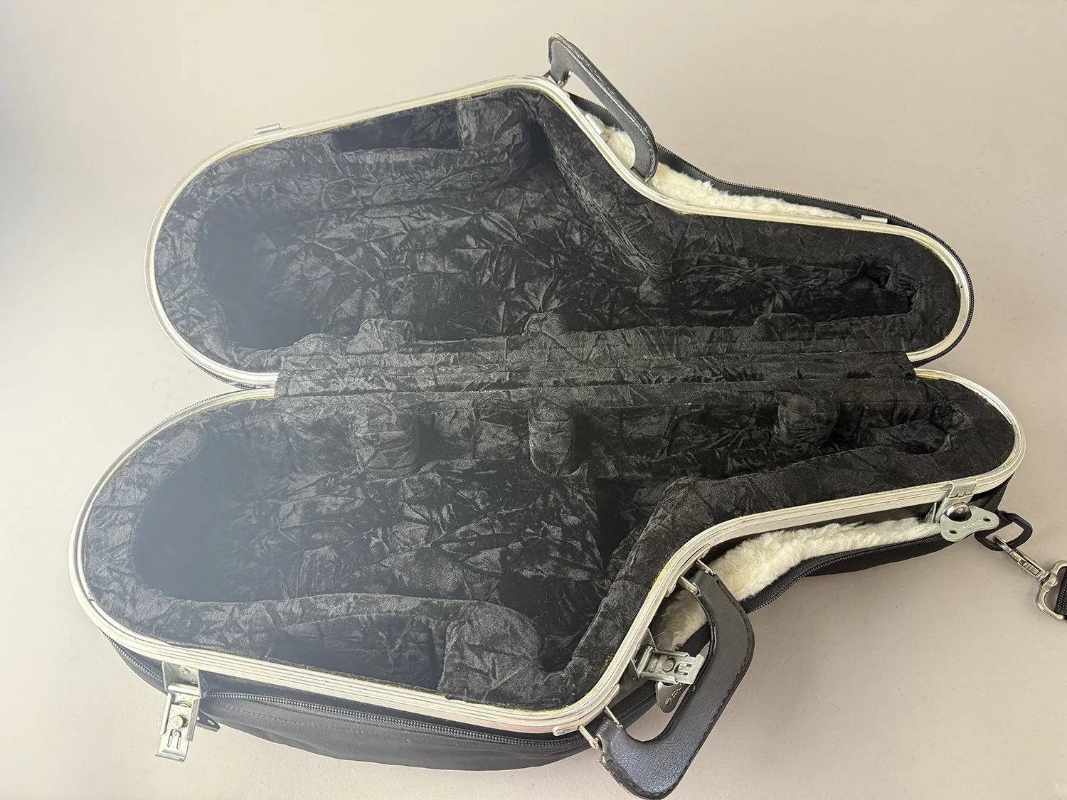 Walt-Johnson-Jean-Cavallaro-Alto-Case_BarnardRepair_04.jpeg