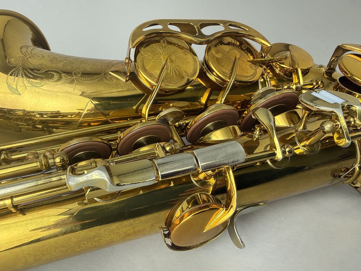 King-Super-20-Brass-Bell-Alto_352xxx_BarnardRepair_11.jpeg