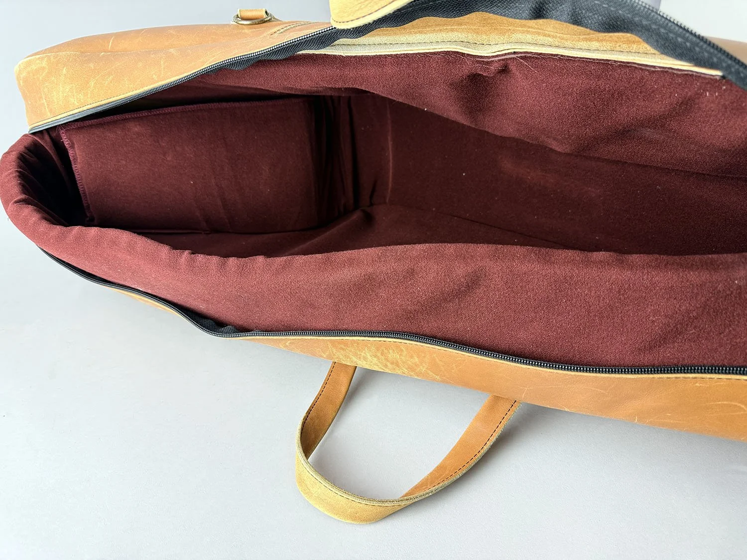 Reunion-Blues-Brown-Leather-Low-A-Bari-Gig-Bag_BarnardRepair_08.jpeg