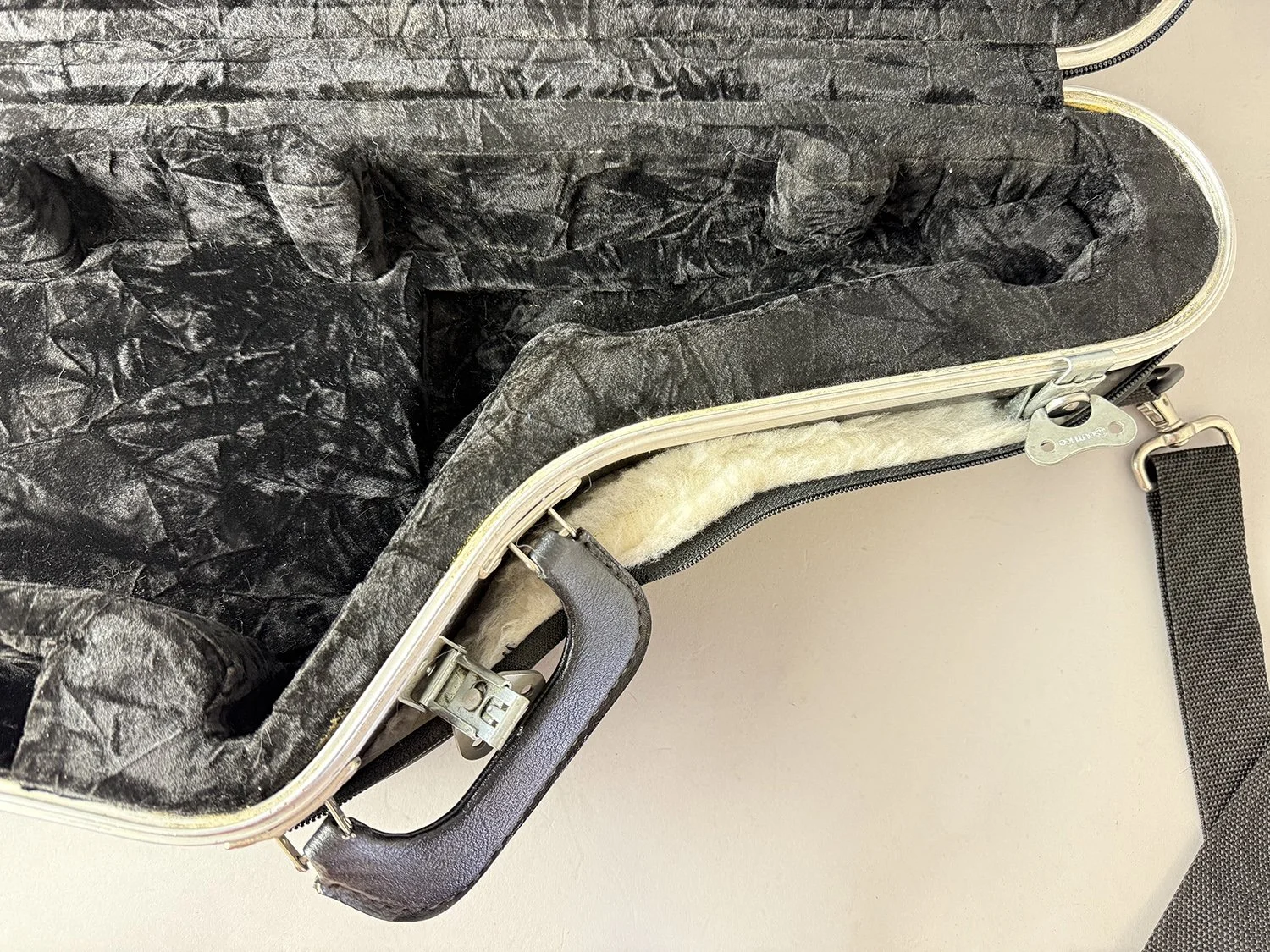 Walt-Johnson-Jean-Cavallaro-Alto-Case_BarnardRepair_06.jpeg