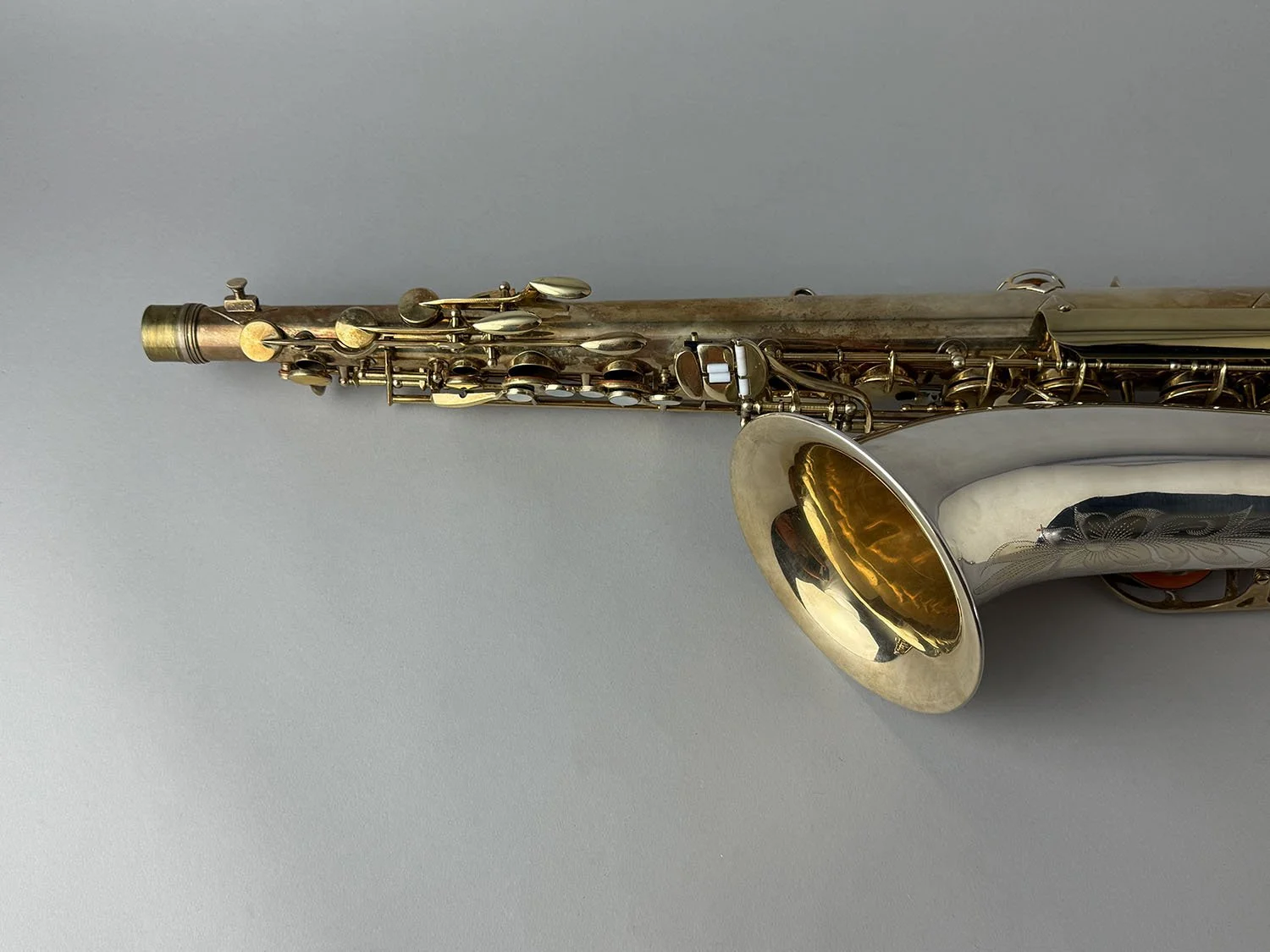 King-Super-20-Silver-Sonic-with-Gold-Plate-Tenor_349xxx_BarnardRepair_18.jpeg
