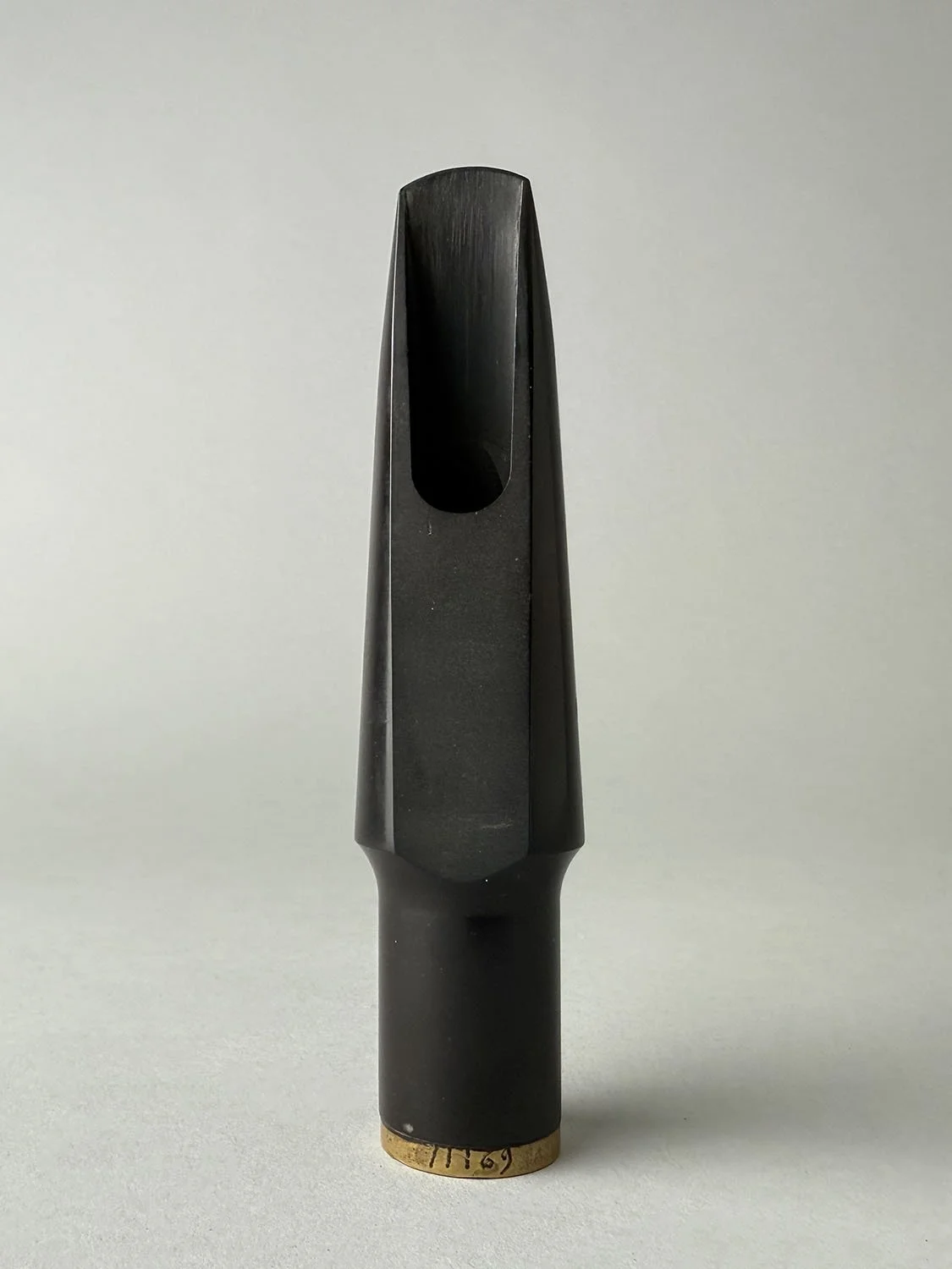 Le-Bayle-Hard-Rubber-8-Bari-Mouthpiece_11xxx_BarnardRepair_03.jpeg