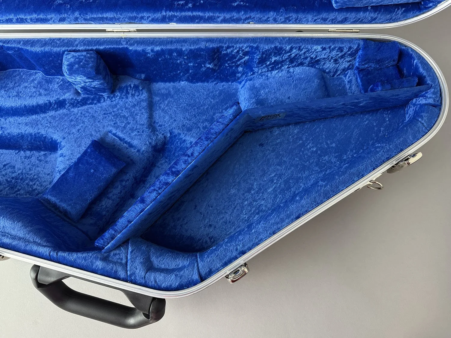 HISCOX-Tenor-Case_BarnardRepair_08.jpeg