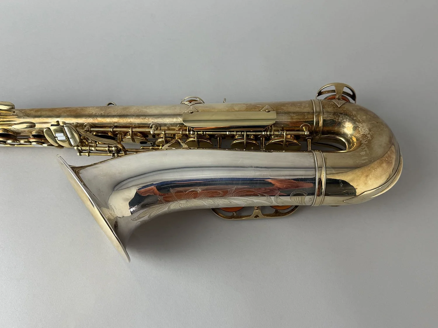 King-Super-20-Silver-Sonic-with-Gold-Plate-Tenor_349xxx_BarnardRepair_19.jpeg