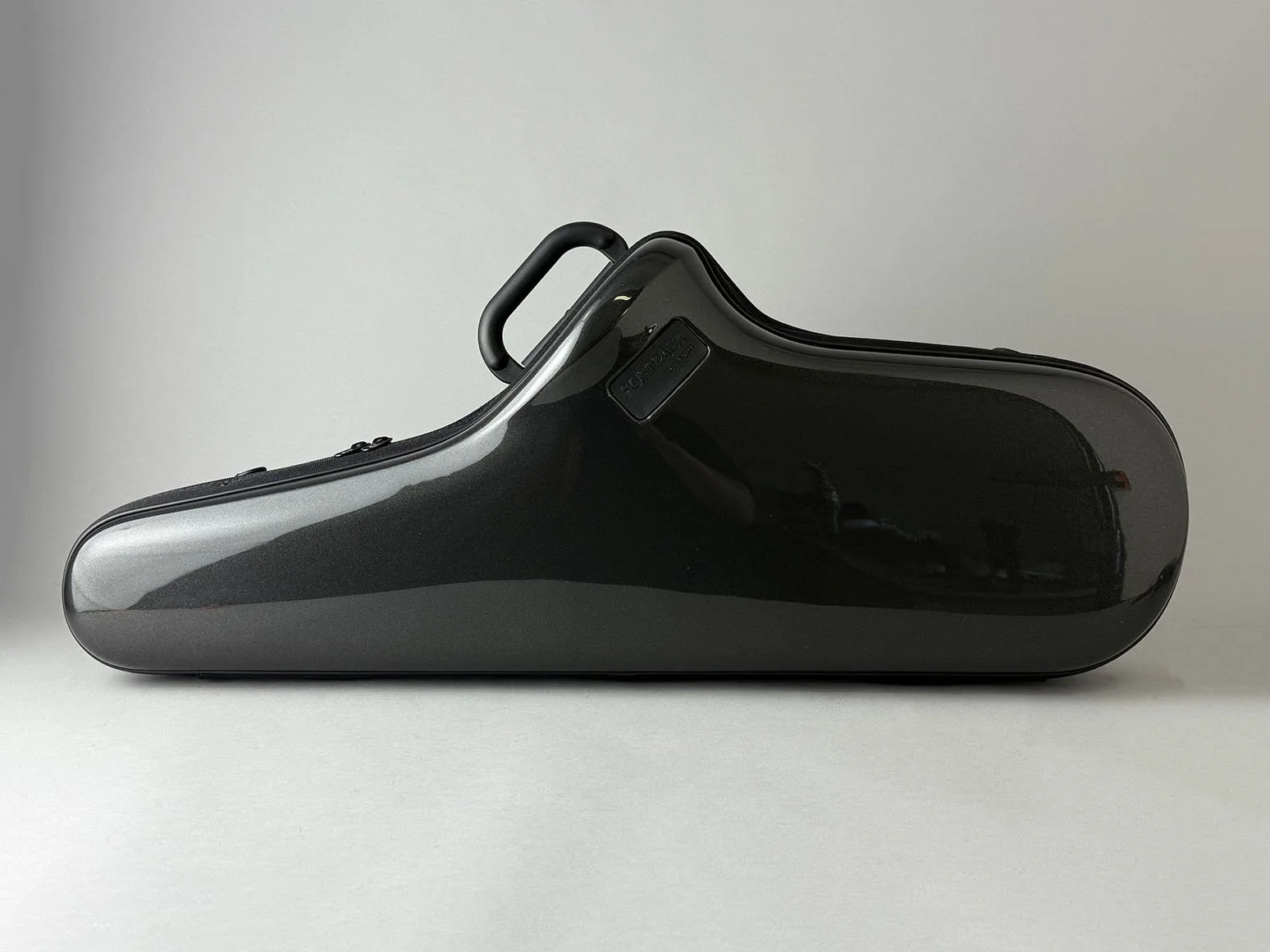 BAM-SOFTPACK-tenor-case_BarnardRepair_02.jpeg