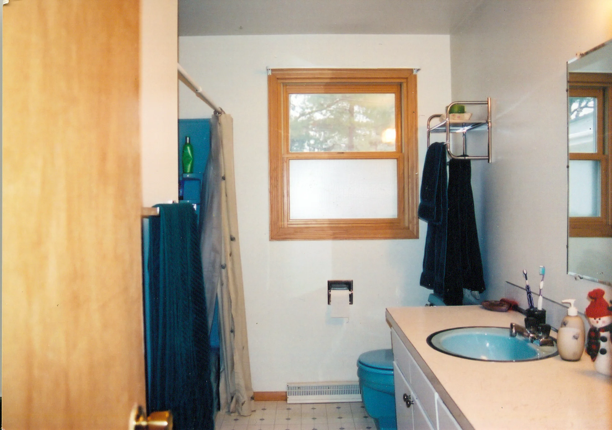 Walden Main Bathroom - Before