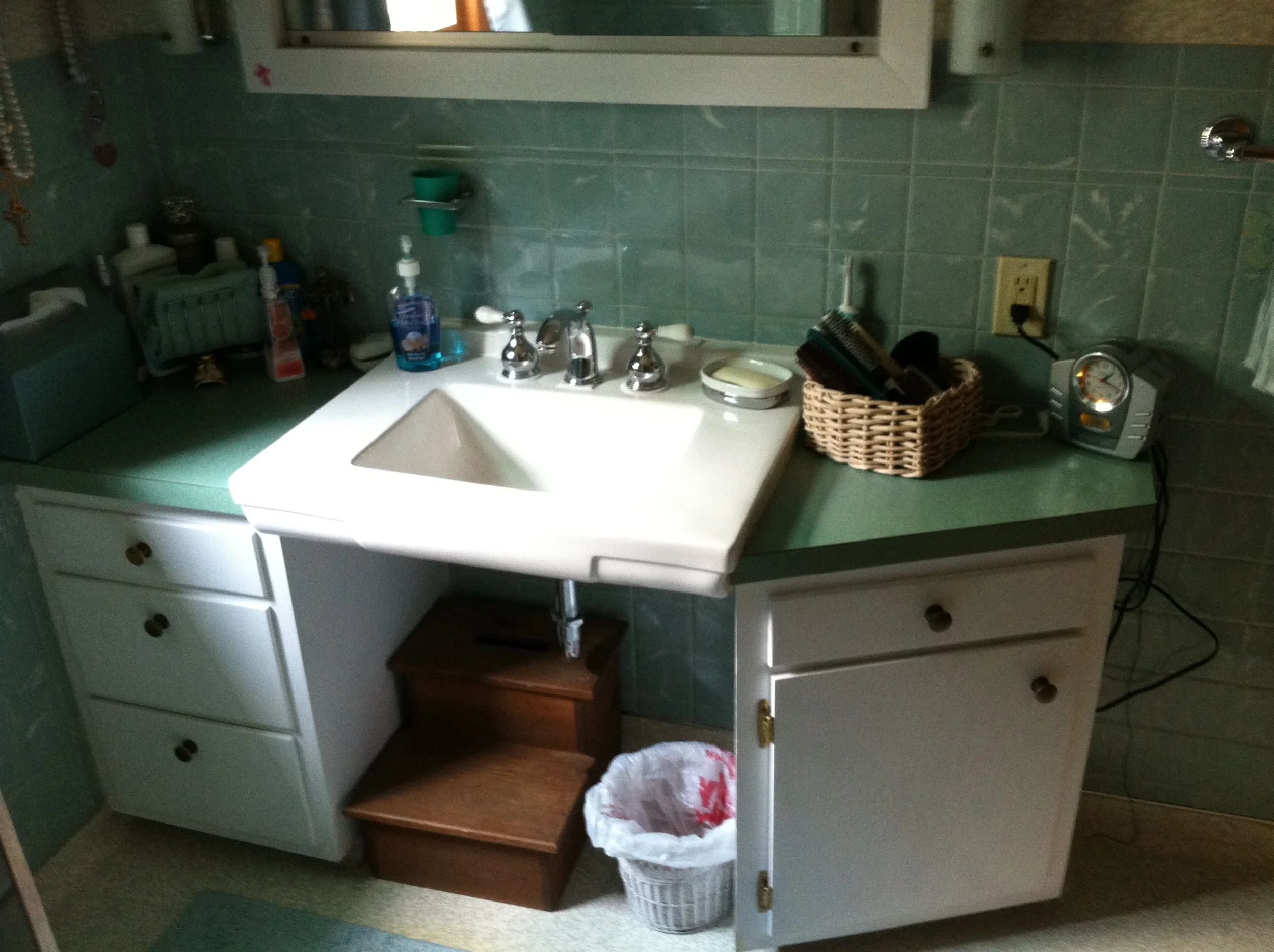 Glenndale Main Bathroom - Before