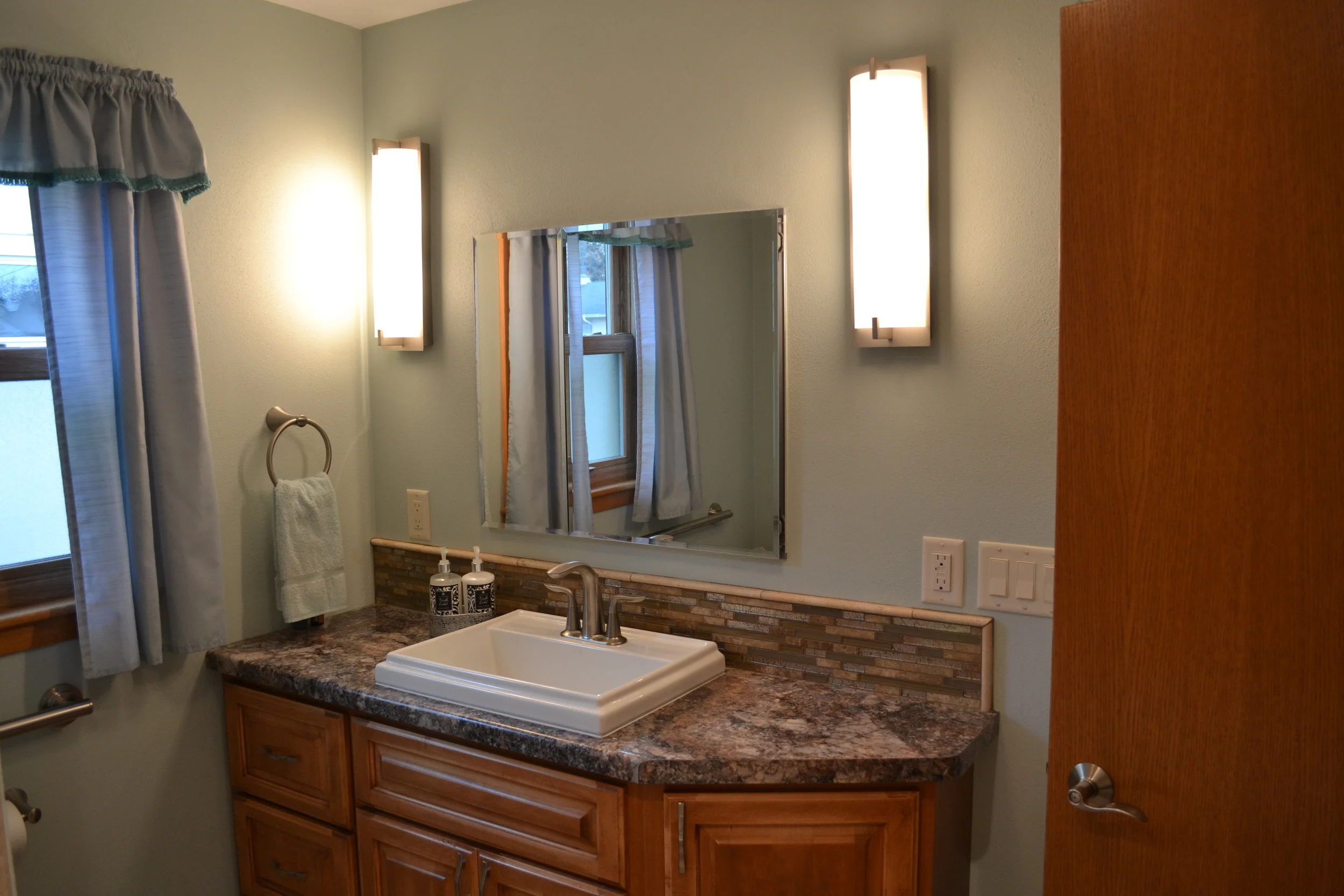 Glenndale Main Bathroom - After