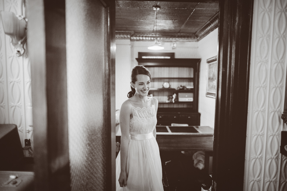 028_0103_Jennifer&Andrew_JBM_BW_SS_NOWM.jpg