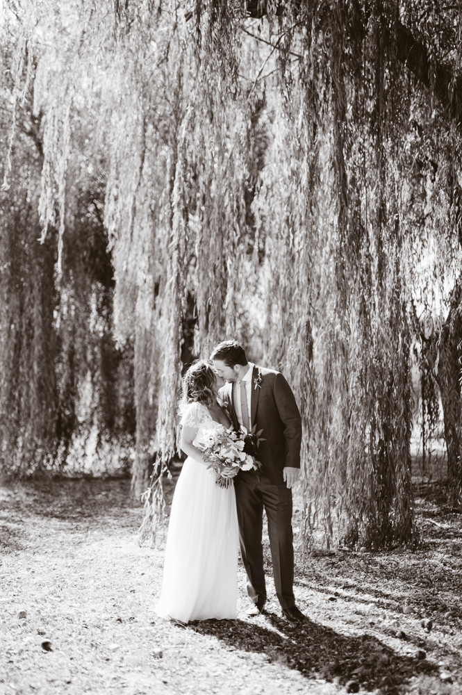 050_0175_Lauren&Phil_JBM_BW_BLOG_NOWM.jpg