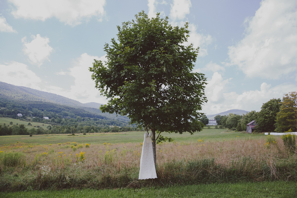 009_40_LOVE+WOLVES_Virginia+Jay_SS_NOWM.jpg
