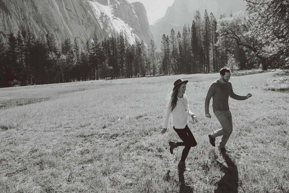 022_73_LOVE+WOLVES_Nicole+Erik_BW_SS_NOWM.jpg