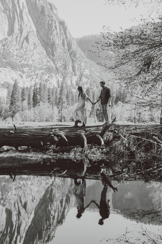 060_184_LOVE+WOLVES_Nicole+Erik_BW_SS_NOWM.jpg