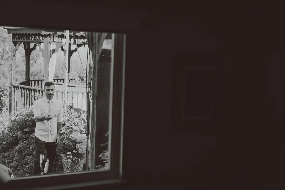 021_15_LOVE+WOLVES_Jenna+Bruno_BW_SS_NOWM.jpg