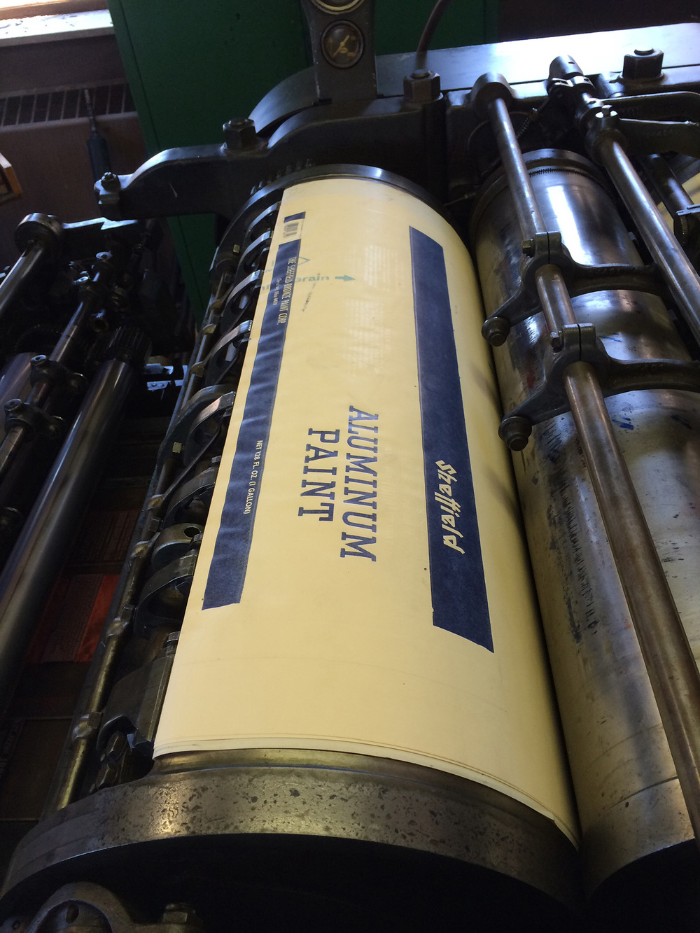  Printing of a paint-can label on a giant Miller tympan 