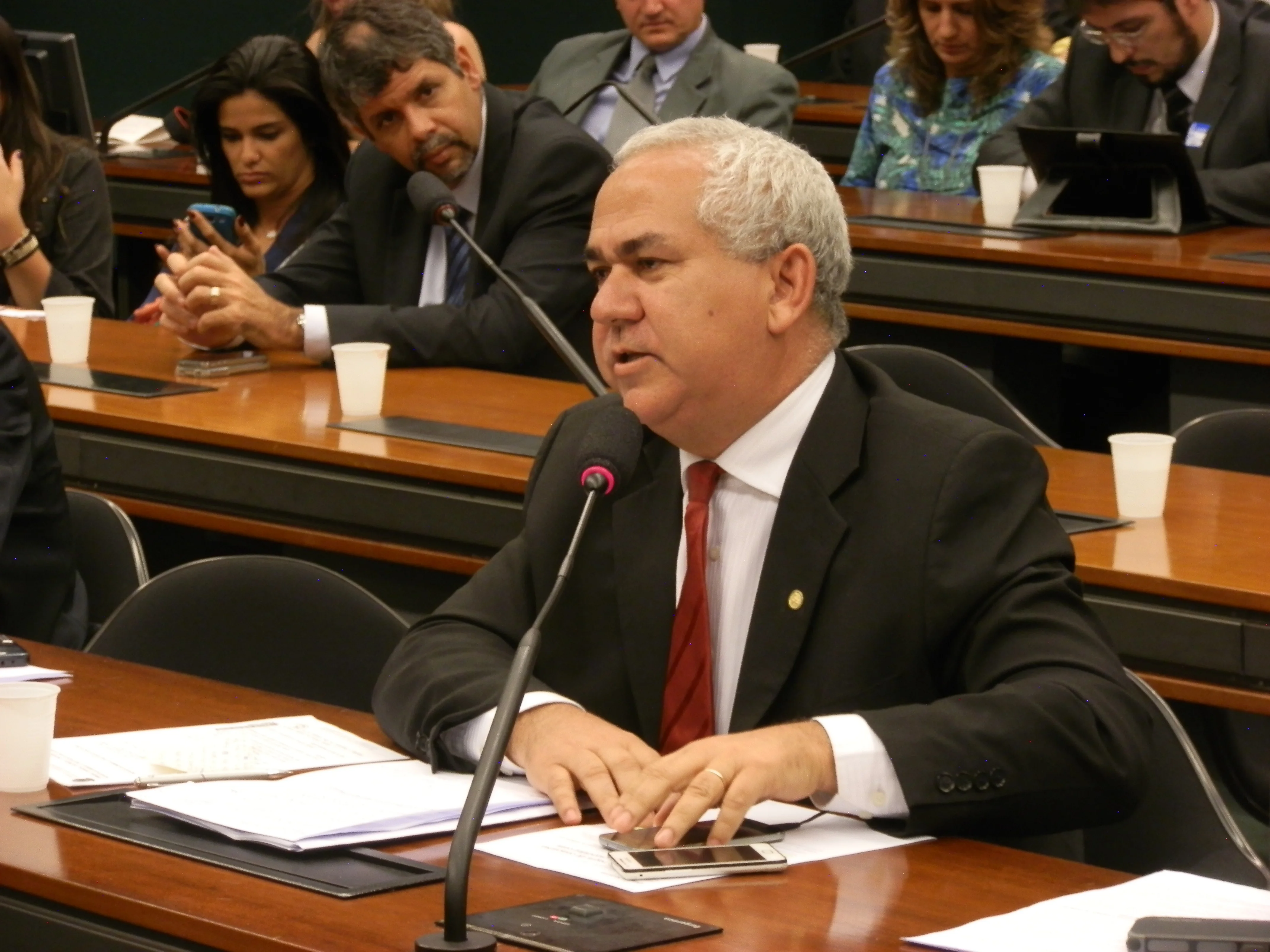 Projeto regulamenta a organização sindical dos servidores públicos