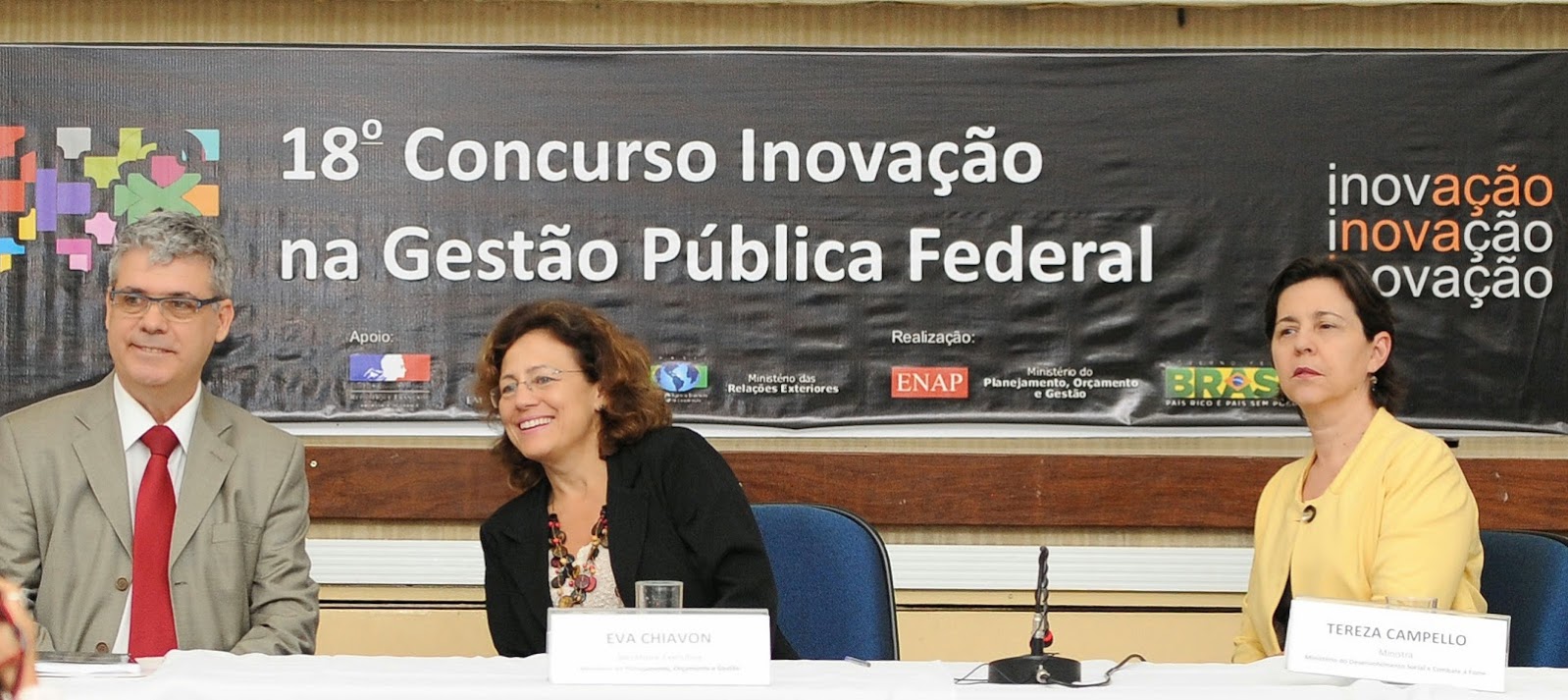 Presidente da Enap, Paulo Carvalho, Secretária-Executiva do Ministério do Planejamento, Eva Chiavon, e Ministra do Desenvolvimento Social e Combate à Fome, Tereza Campello. Foto: ENAP