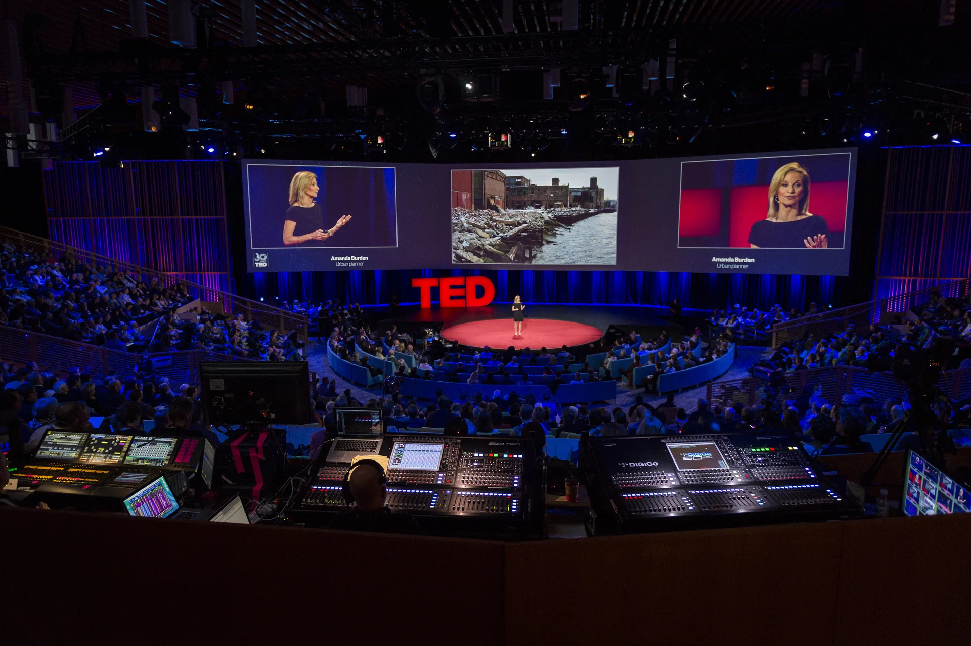As exibições do TEDGlobal são concorridas e repercutem por todo o mundo na velocidade da web. Foto: TED