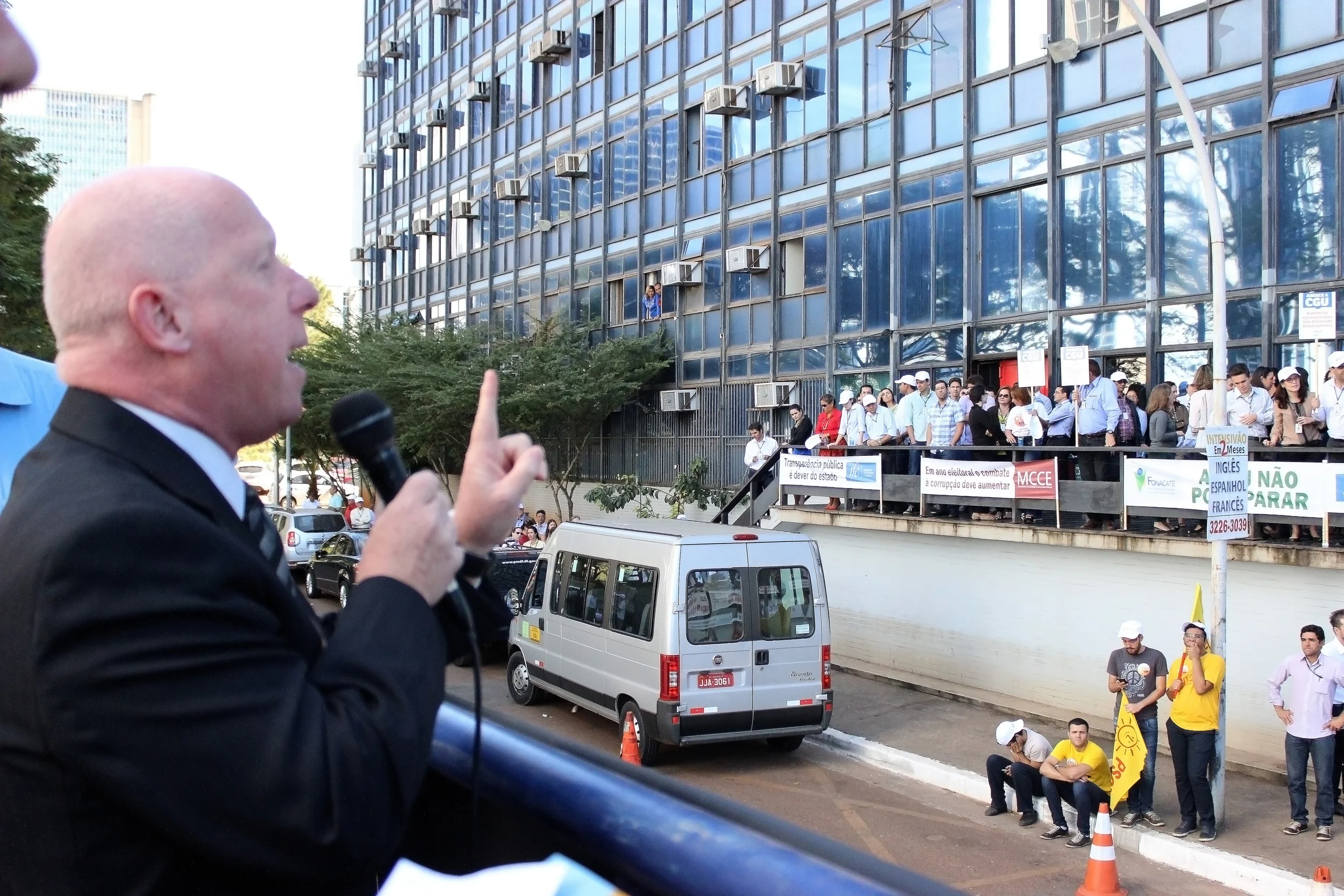 O presidente do Fonacate, Roberto Kupski, que participou também de toda a mobilização, afirmou que o ato vem ao encontro dos anseios da sociedade, "que reclama o combate à corrupção e a fiscalização do dinheiro público". Foto: Divulgação / Fonacate