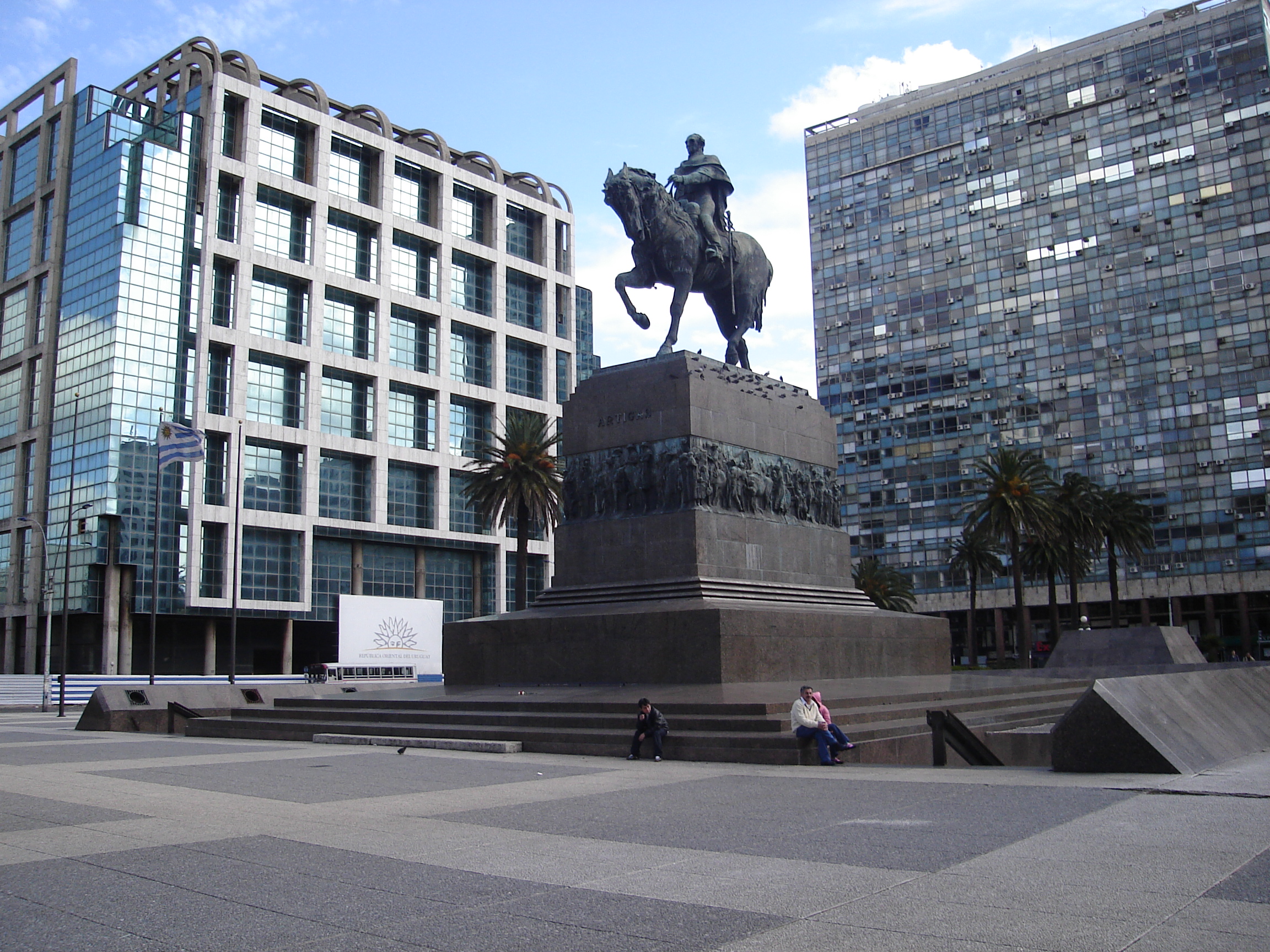 O edifício sede da ENAP Uruguai fica na Praça Independência, em Montevidéu. Foto: Cristian