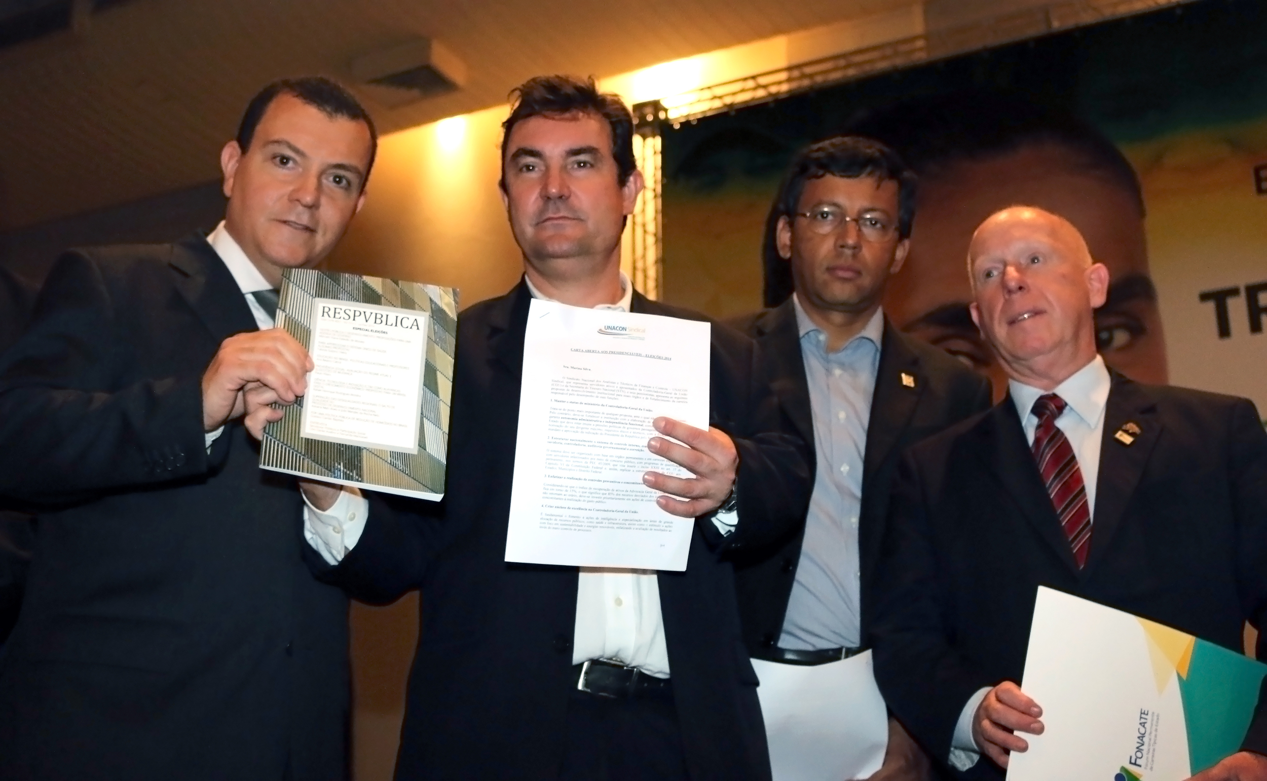  João Aurélio (ANESP), Alexandre Navarro (comitê Marina Silva), Eduardo Rodrigues (Assecor) e Roberto Kupski (Fonacate). Foto: Filipe Calmon / ANESP 