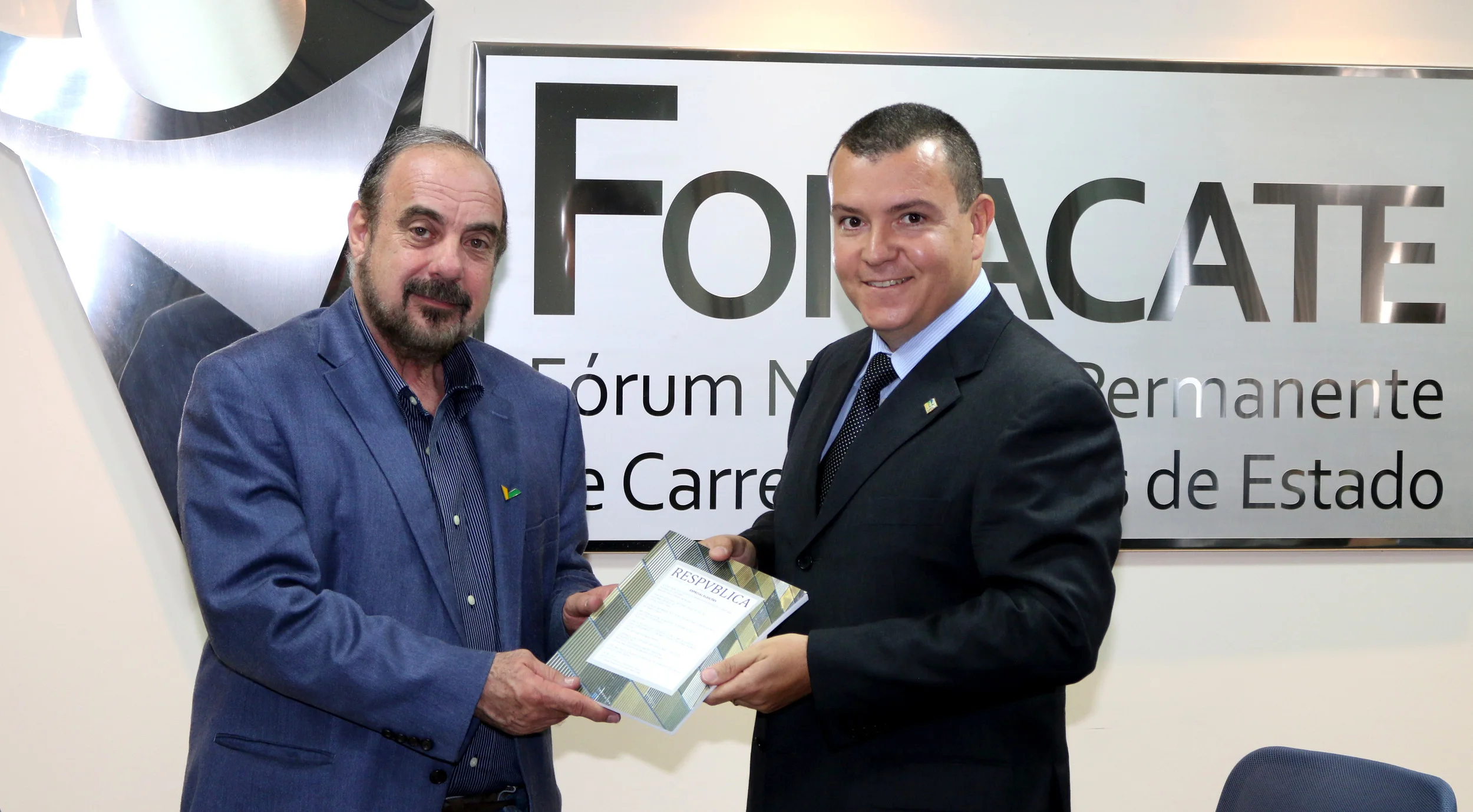 Entidades do Fonacate se reúnem com coordenador da campanha de Aécio Neves