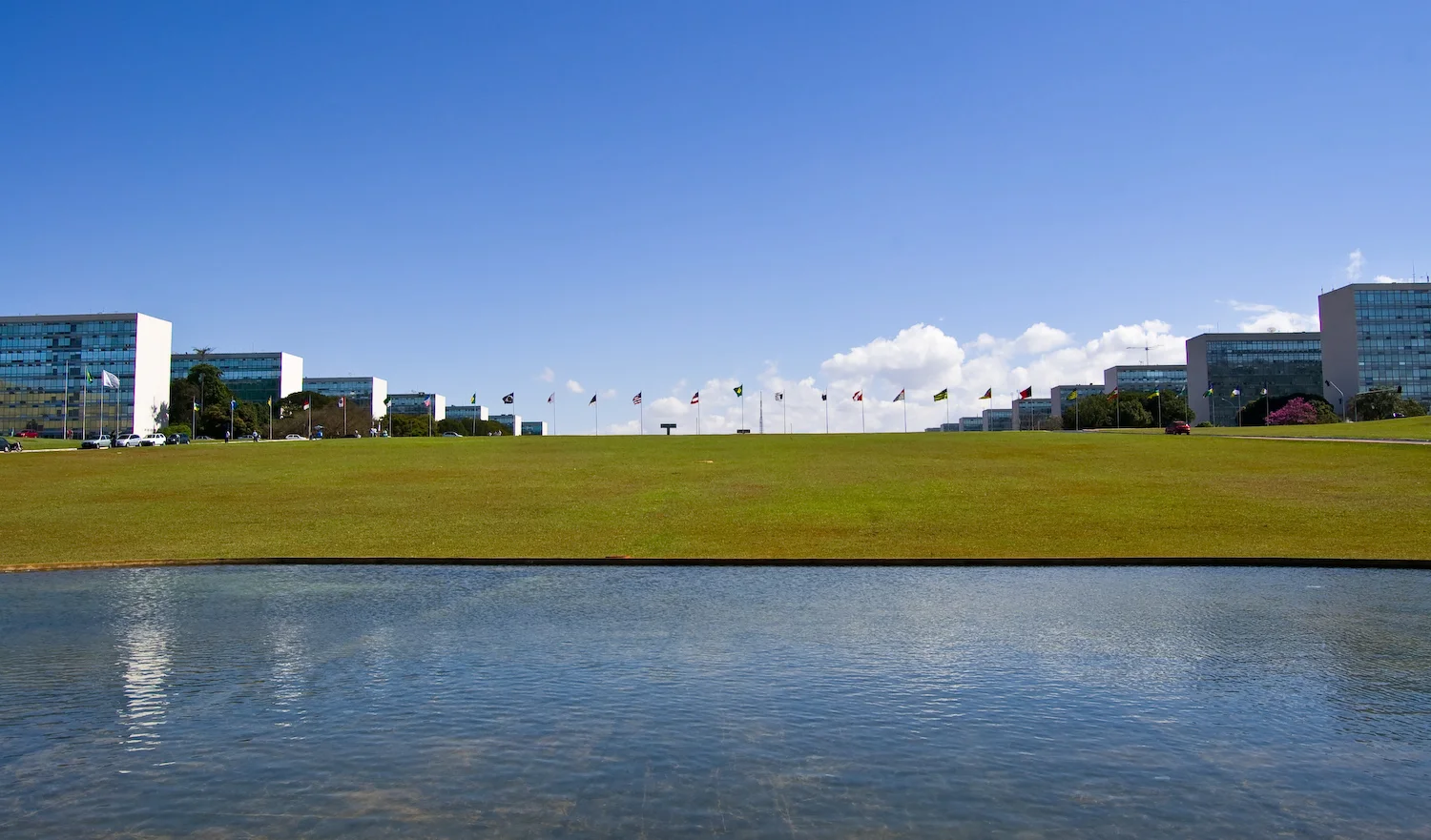 Ponto facultativo do Dia do Servidor será mesmo na terça (28)