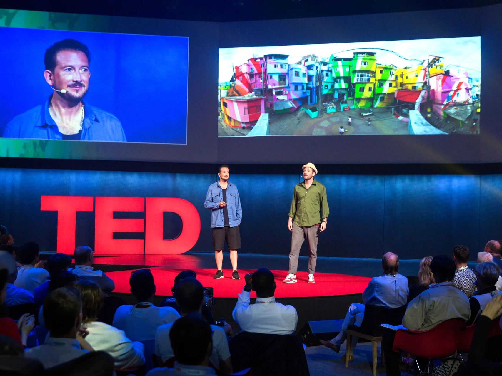 Dre Urhahn e Jeroen Koolhaas em apresentação no TED. Foto: James Duncan Davidson/TED