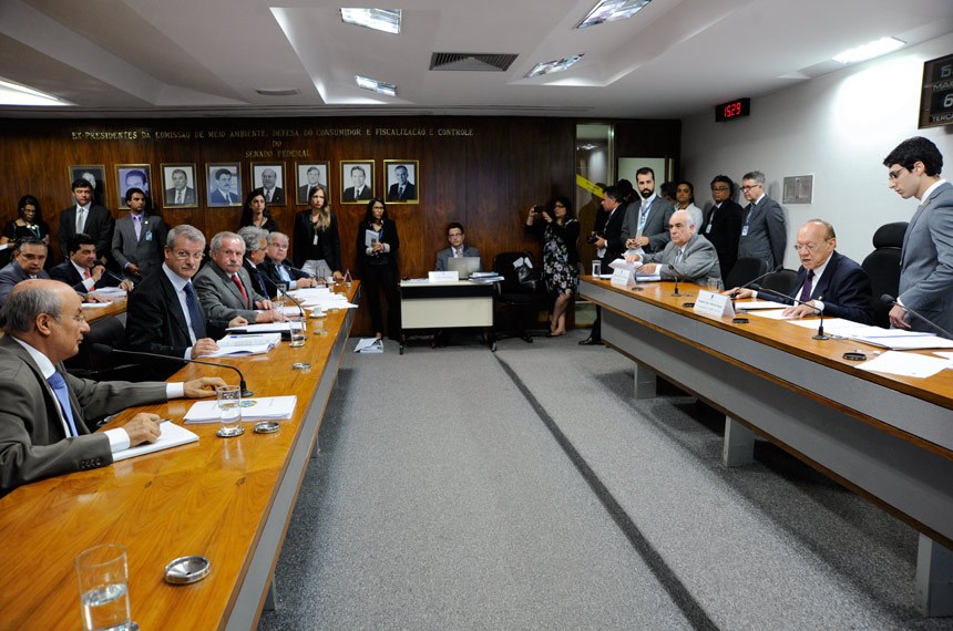 Reunião da comissão mista que aprovou a MP 632, que autoriza a licença classista para servidores federais (Foto: Moreira Mariz/Agência Senado)
