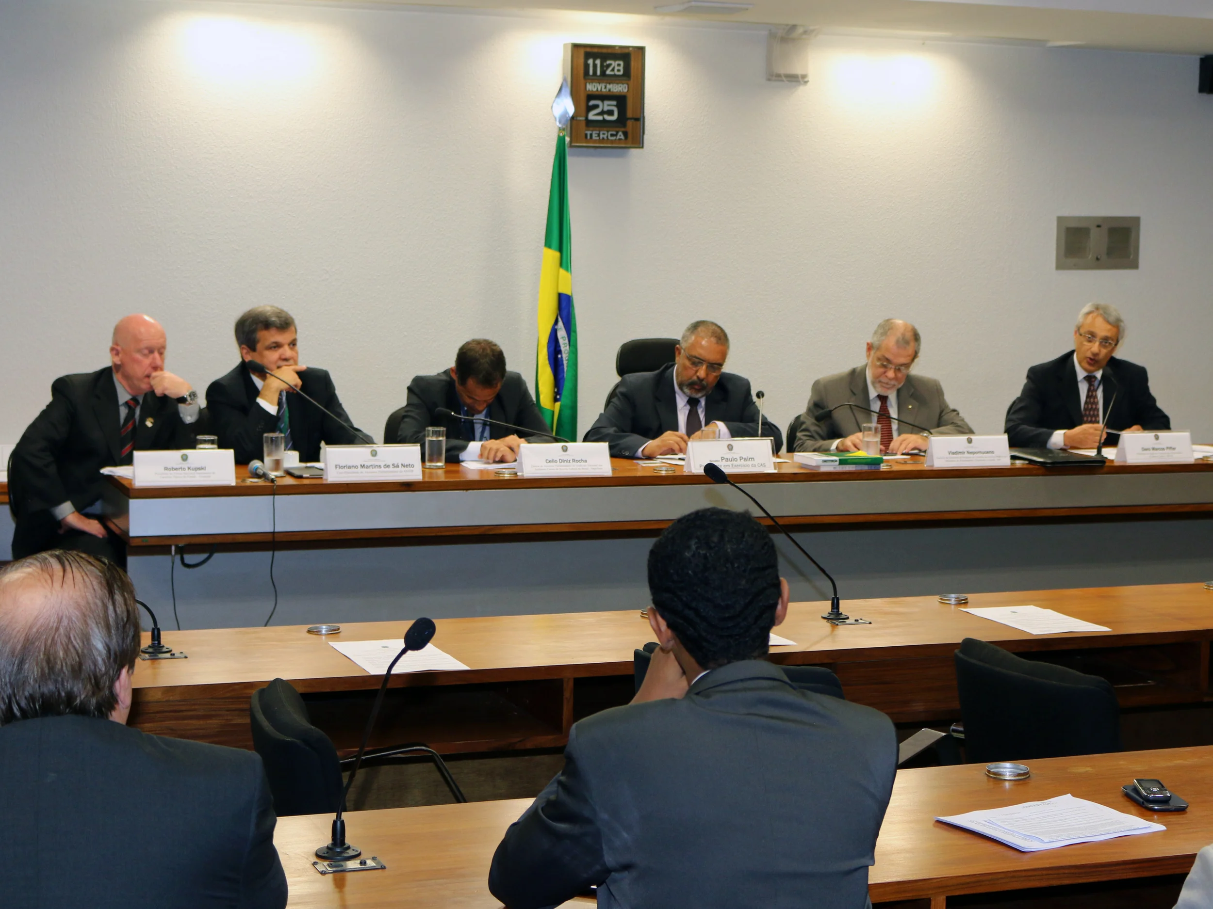 Governo incha discussão sobre liberação para mandato classista