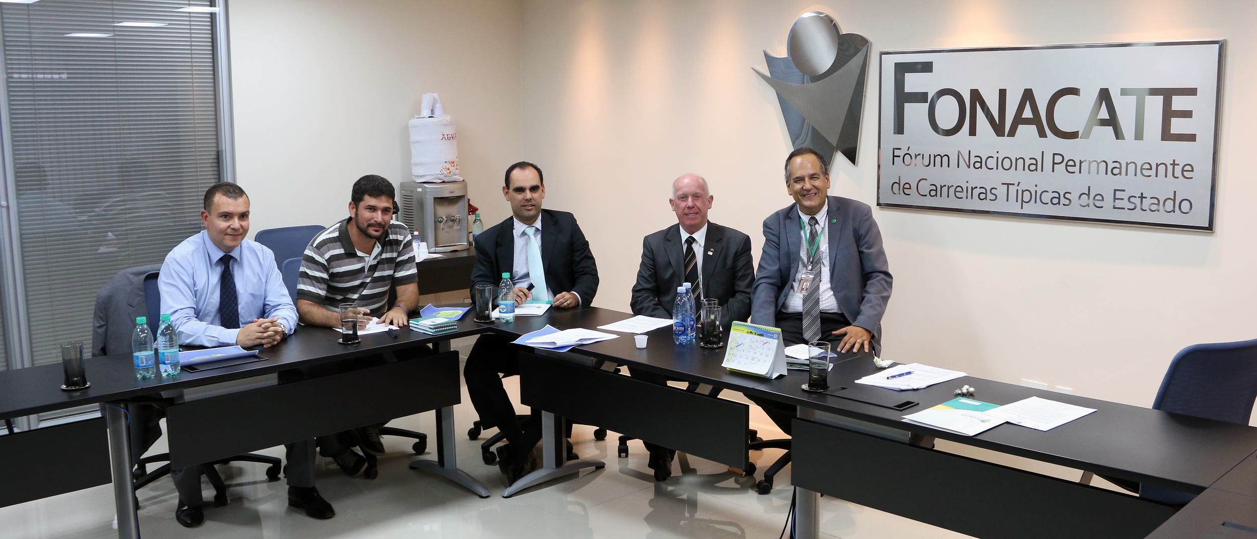 Da esquerda para a direita: João Aurélio, Presidente da ANESP; Márcio Gimeni, próximo presidente da Assecor; Carlos Antonio de Oliveira, presidente da APCF; Roberto Kupski, presidente do Fonacate; e Jarbas Simas, presidente da ANMP. Foto: Filipe Calmon / ANESP