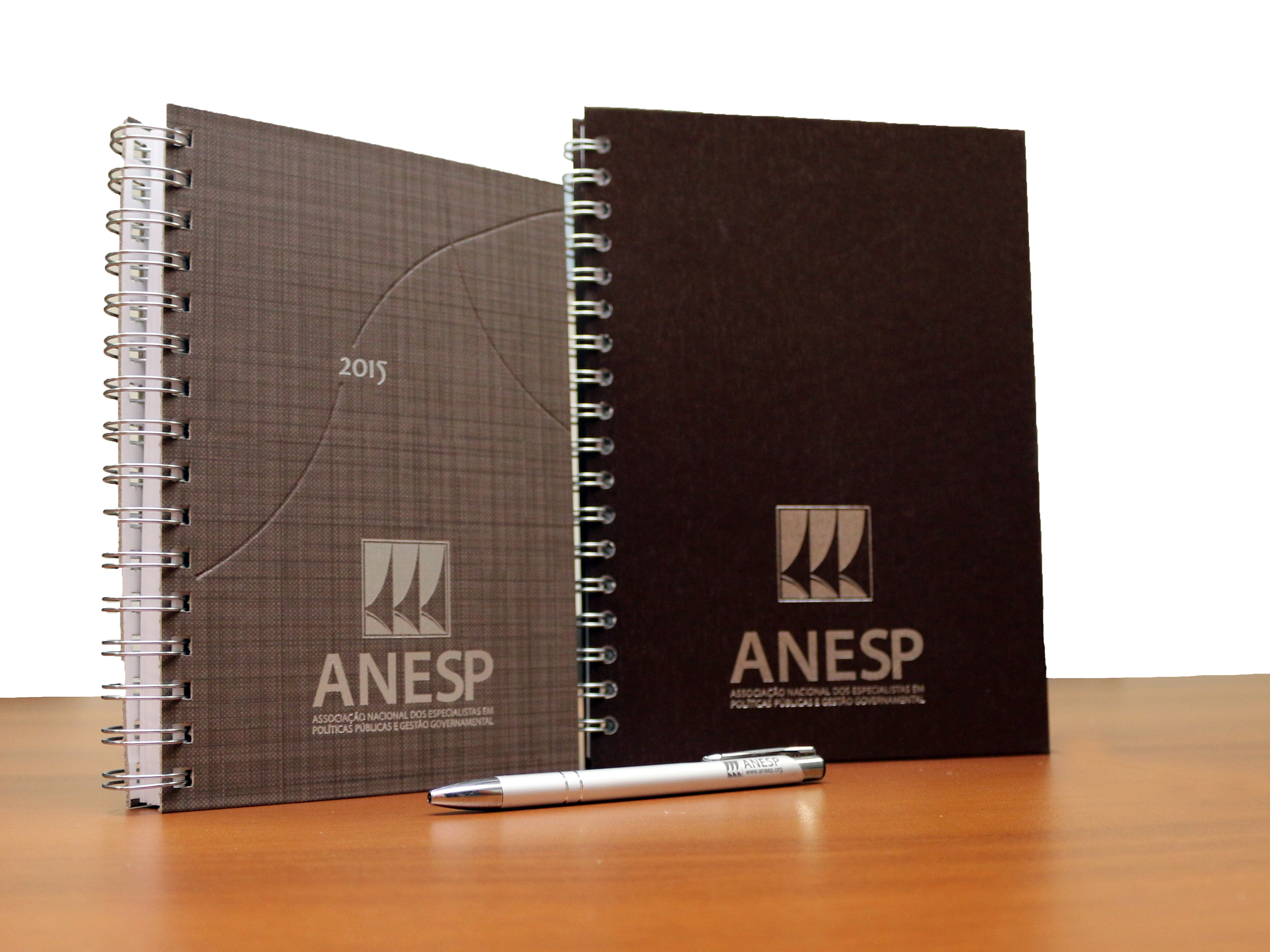 Kit ANESP 2015 é composto por agenda, caderno e caneta. Foto: Filipe Calmon / ANESP